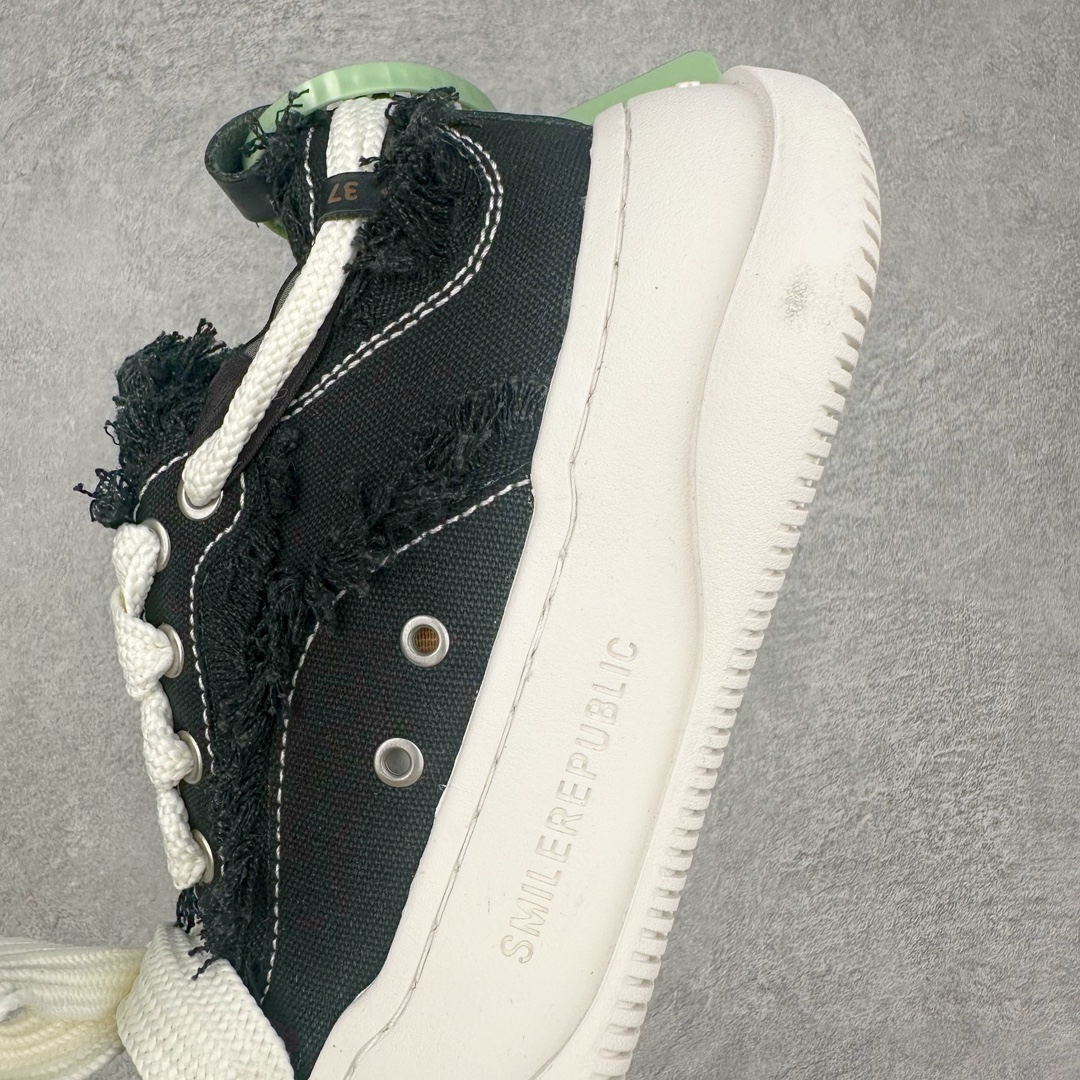 图片[7]-＃纯原福利 SMILEREPUBLIC 檀健次主理品牌 2024新款 众多明星上脚同款厚底开口笑帆布鞋 市售最高品质 得物毒盒最新版本 纯原一致 细节 品质 欢迎对比 市售唯一原厂渠道材料打造 该系列以“SMILE”为灵感来源 捕捉潮流 主打柔软的帆布设计 ms有裁切的羊毛流苏与独特编织技艺HZ 黑色35-45 白色35-45 其他35-40-选品中心
