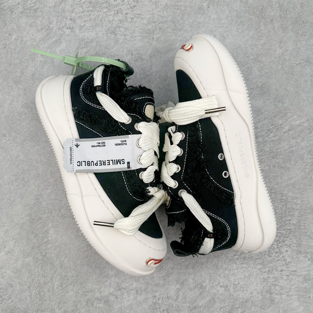 图片[3]-＃纯原福利 SMILEREPUBLIC 檀健次主理品牌 2024新款 众多明星上脚同款厚底开口笑帆布鞋 市售最高品质 得物毒盒最新版本 纯原一致 细节 品质 欢迎对比 市售唯一原厂渠道材料打造 该系列以“SMILE”为灵感来源 捕捉潮流 主打柔软的帆布设计 ms有裁切的羊毛流苏与独特编织技艺HZ 黑色35-45 白色35-45 其他35-40-选品中心