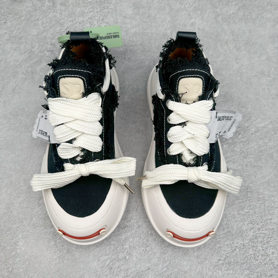 图片[2]-＃纯原福利 SMILEREPUBLIC 檀健次主理品牌 2024新款 众多明星上脚同款厚底开口笑帆布鞋 市售最高品质 得物毒盒最新版本 纯原一致 细节 品质 欢迎对比 市售唯一原厂渠道材料打造 该系列以“SMILE”为灵感来源 捕捉潮流 主打柔软的帆布设计 ms有裁切的羊毛流苏与独特编织技艺HZ 黑色35-45 白色35-45 其他35-40-选品中心