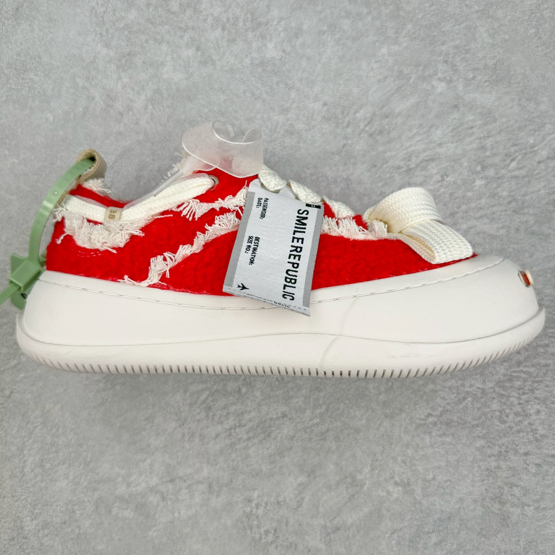 #纯原福利 SMILEREPUBLIC 檀健次主理品牌 2024新款 众多明星上脚同款厚底开口笑帆布鞋 市售最高品质 得物毒盒最新版本 纯原一致 细节 品质 欢迎对比 市售唯一原厂渠道材料打造 该系列以“SMILE”为灵感来源 捕捉潮流 主打柔软的帆布设计 ms有裁切的羊毛流苏与独特编织技艺HZ 黑色35-45 白色35-45 其他35-40-选品中心