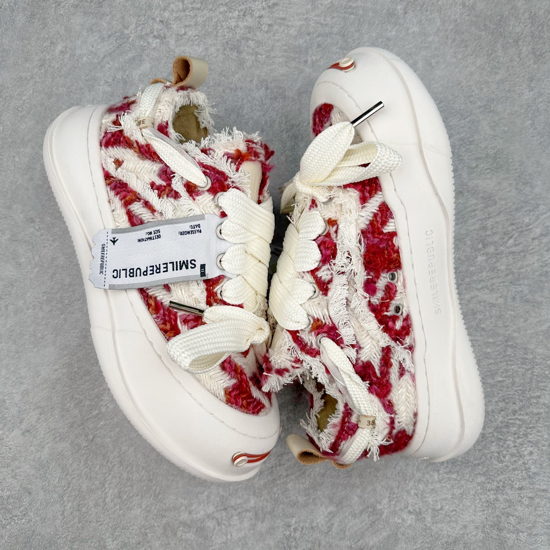 图片[3]-＃纯原福利 SMILEREPUBLIC 檀健次主理品牌 2024新款 众多明星上脚同款厚底开口笑帆布鞋 市售最高品质 得物毒盒最新版本 纯原一致 细节 品质 欢迎对比 市售唯一原厂渠道材料打造 该系列以“SMILE”为灵感来源 捕捉潮流 主打柔软的帆布设计 ms有裁切的羊毛流苏与独特编织技艺HZ 黑色35-45 白色35-45 其他35-40-选品中心