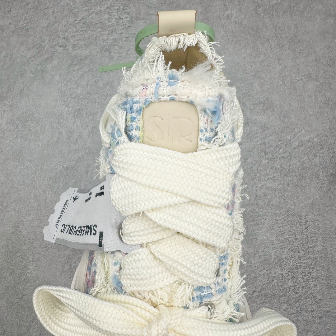 图片[5]-＃纯原福利 SMILEREPUBLIC 檀健次主理品牌 2024新款 众多明星上脚同款厚底开口笑帆布鞋 市售最高品质 得物毒盒最新版本 纯原一致 细节 品质 欢迎对比 市售唯一原厂渠道材料打造 该系列以“SMILE”为灵感来源 捕捉潮流 主打柔软的帆布设计 ms有裁切的羊毛流苏与独特编织技艺HZ 黑色35-45 白色35-45 其他35-40-选品中心