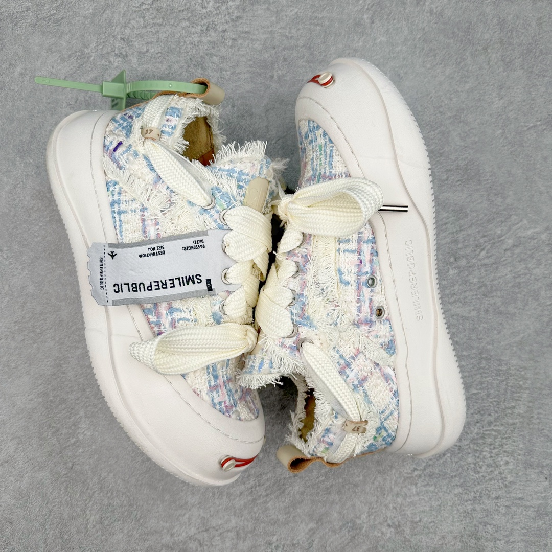 图片[3]-＃纯原福利 SMILEREPUBLIC 檀健次主理品牌 2024新款 众多明星上脚同款厚底开口笑帆布鞋 市售最高品质 得物毒盒最新版本 纯原一致 细节 品质 欢迎对比 市售唯一原厂渠道材料打造 该系列以“SMILE”为灵感来源 捕捉潮流 主打柔软的帆布设计 ms有裁切的羊毛流苏与独特编织技艺HZ 黑色35-45 白色35-45 其他35-40-选品中心