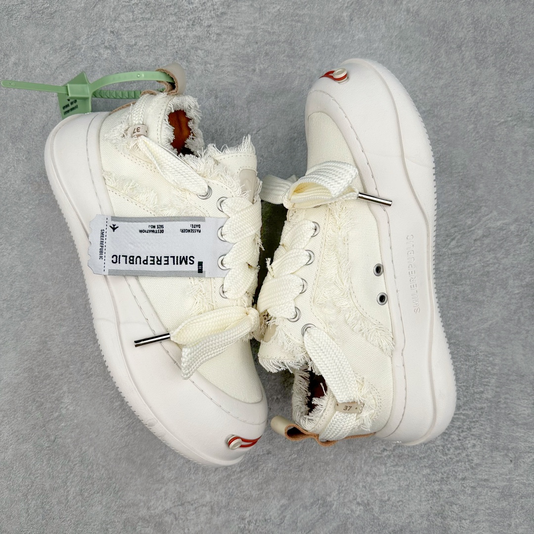 图片[3]-＃纯原福利 SMILEREPUBLIC 檀健次主理品牌 2024新款 众多明星上脚同款厚底开口笑帆布鞋 市售最高品质 得物毒盒最新版本 纯原一致 细节 品质 欢迎对比 市售唯一原厂渠道材料打造 该系列以“SMILE”为灵感来源 捕捉潮流 主打柔软的帆布设计 ms有裁切的羊毛流苏与独特编织技艺HZ 黑色35-45 白色35-45 其他35-40-选品中心