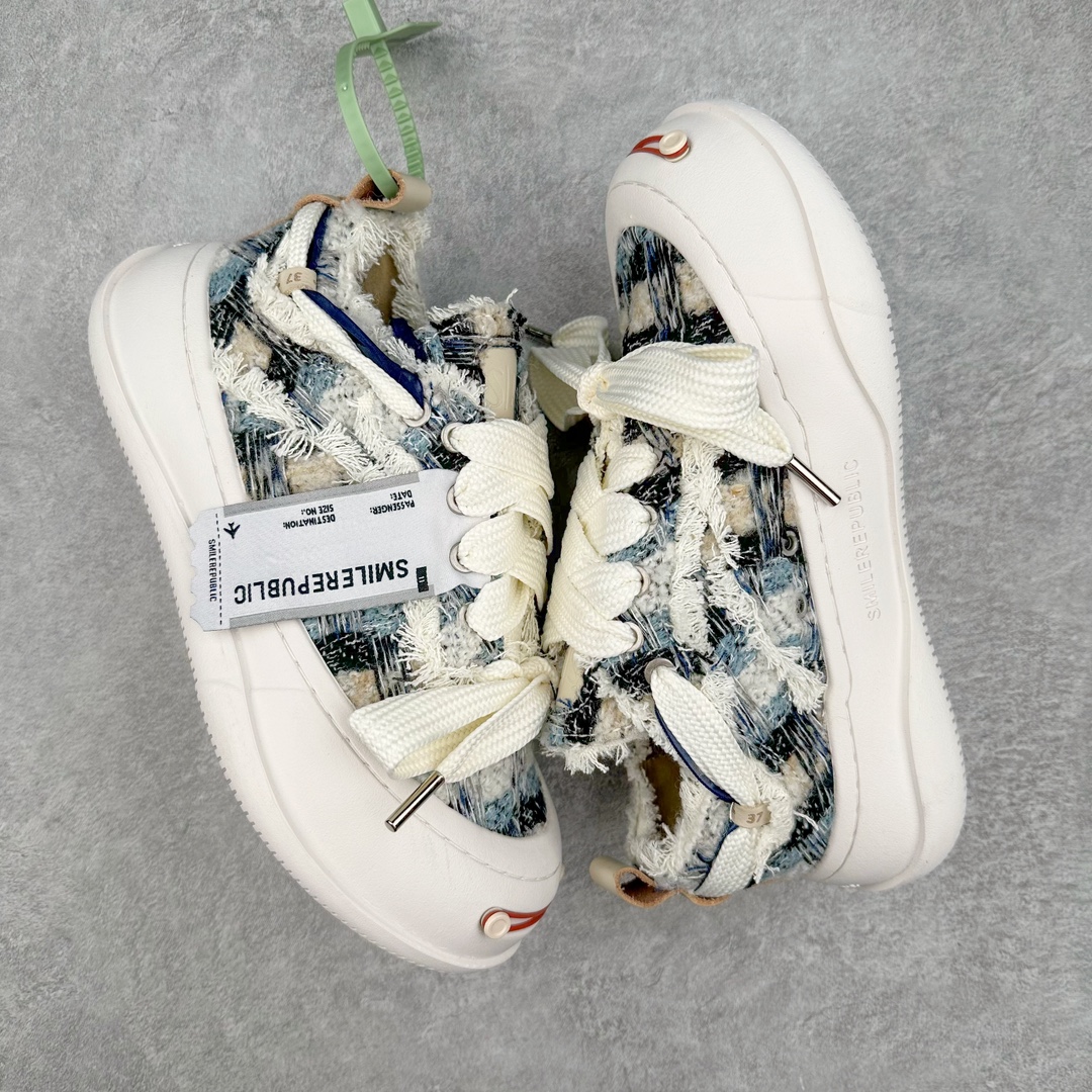 图片[3]-＃纯原福利 SMILEREPUBLIC 檀健次主理品牌 2024新款 众多明星上脚同款厚底开口笑帆布鞋 市售最高品质 得物毒盒最新版本 纯原一致 细节 品质 欢迎对比 市售唯一原厂渠道材料打造 该系列以“SMILE”为灵感来源 捕捉潮流 主打柔软的帆布设计 ms有裁切的羊毛流苏与独特编织技艺HZ 黑色35-45 白色35-45 其他35-40-选品中心