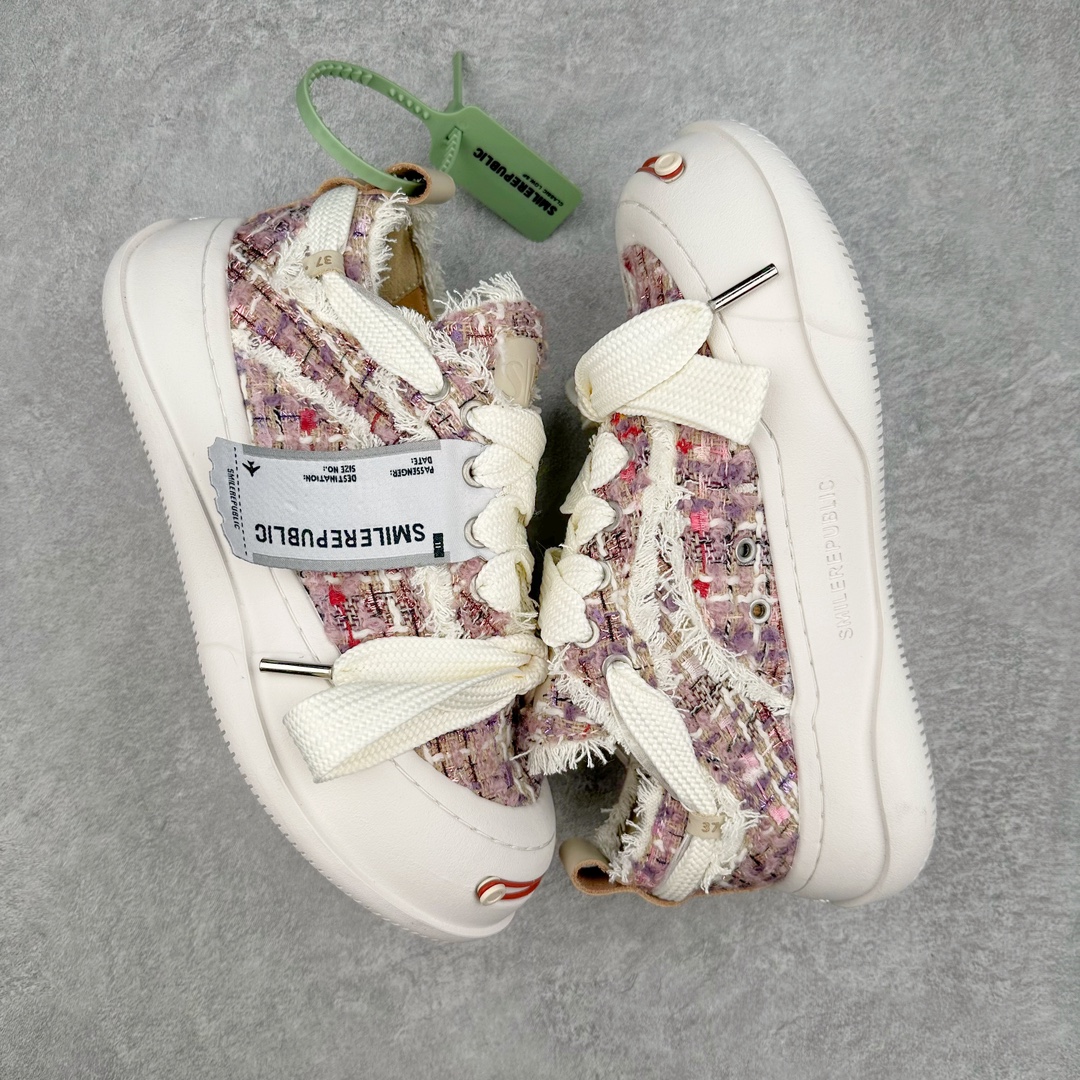 图片[3]-＃纯原福利 SMILEREPUBLIC 檀健次主理品牌 2024新款 众多明星上脚同款厚底开口笑帆布鞋 市售最高品质 得物毒盒最新版本 纯原一致 细节 品质 欢迎对比 市售唯一原厂渠道材料打造 该系列以“SMILE”为灵感来源 捕捉潮流 主打柔软的帆布设计 ms有裁切的羊毛流苏与独特编织技艺HZ 黑色35-45 白色35-45 其他35-40-选品中心