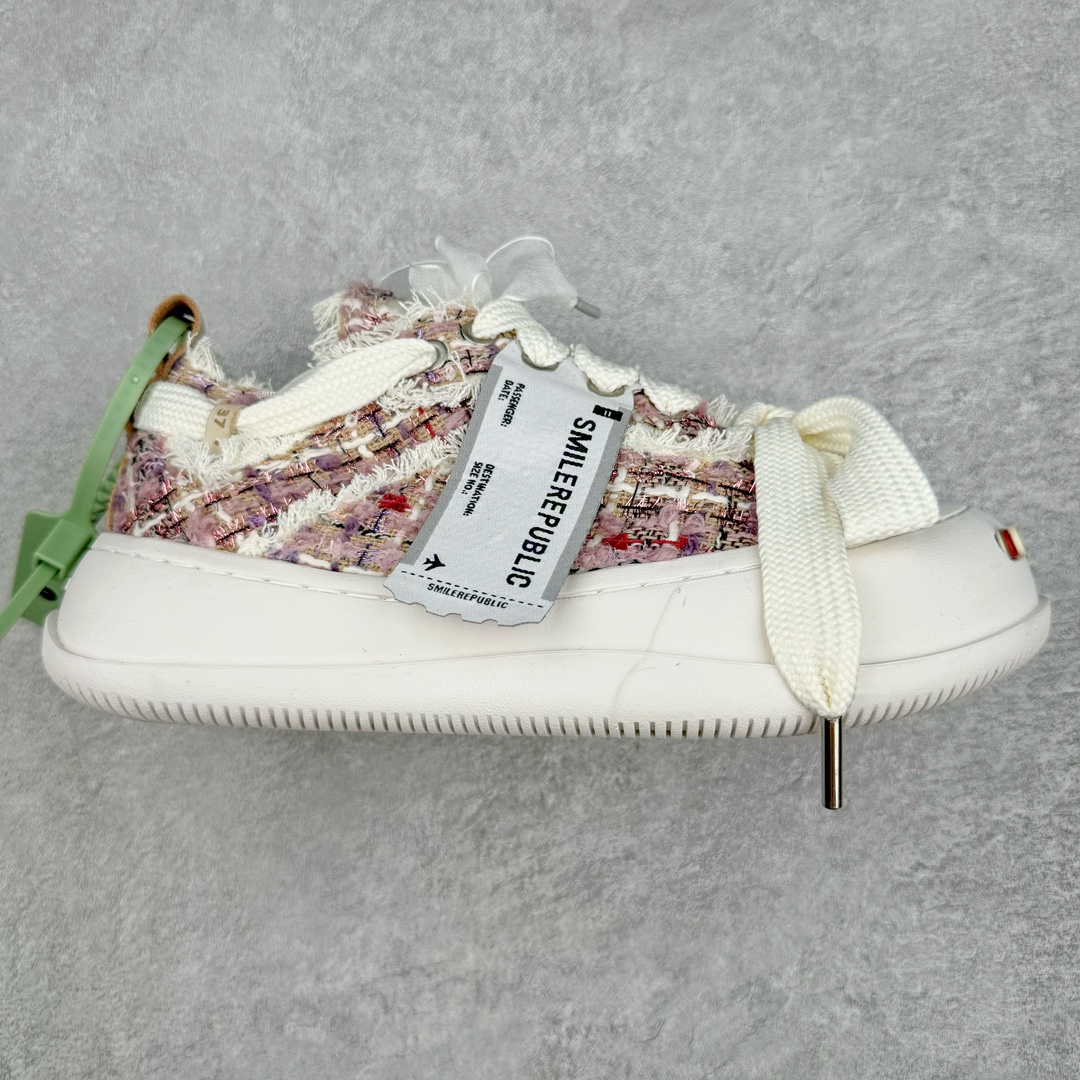 #纯原福利 SMILEREPUBLIC 檀健次主理品牌 2024新款 众多明星上脚同款厚底开口笑帆布鞋 市售最高品质 得物毒盒最新版本 纯原一致 细节 品质 欢迎对比 市售唯一原厂渠道材料打造 该系列以“SMILE”为灵感来源 捕捉潮流 主打柔软的帆布设计 ms有裁切的羊毛流苏与独特编织技艺HZ 黑色35-45 白色35-45 其他35-40-选品中心