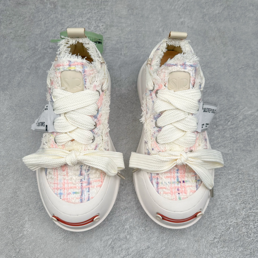 图片[2]-＃纯原福利 SMILEREPUBLIC 檀健次主理品牌 2024新款 众多明星上脚同款厚底开口笑帆布鞋 市售最高品质 得物毒盒最新版本 纯原一致 细节 品质 欢迎对比 市售唯一原厂渠道材料打造 该系列以“SMILE”为灵感来源 捕捉潮流 主打柔软的帆布设计 ms有裁切的羊毛流苏与独特编织技艺HZ 黑色35-45 白色35-45 其他35-40-选品中心