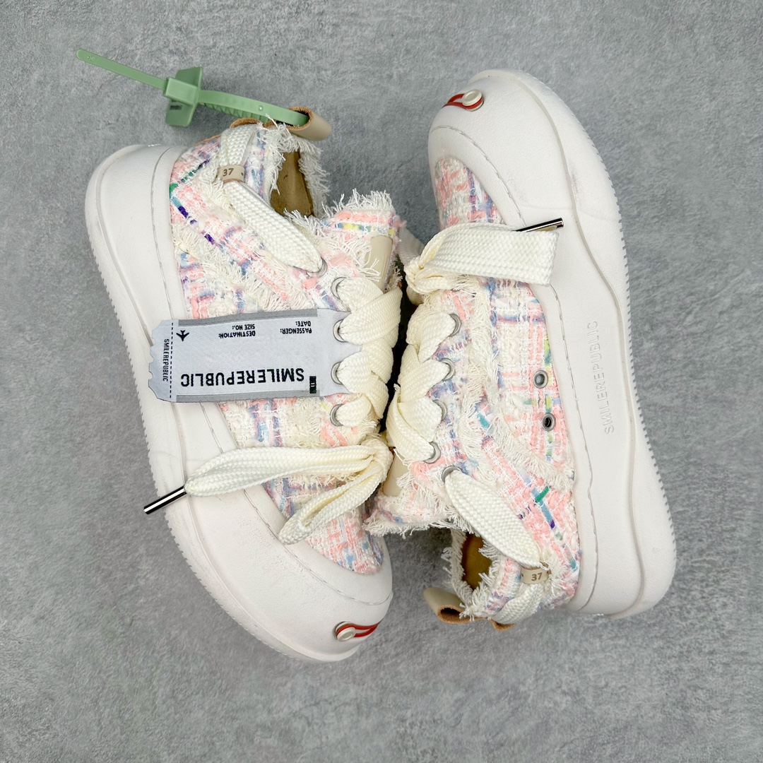 图片[3]-＃纯原福利 SMILEREPUBLIC 檀健次主理品牌 2024新款 众多明星上脚同款厚底开口笑帆布鞋 市售最高品质 得物毒盒最新版本 纯原一致 细节 品质 欢迎对比 市售唯一原厂渠道材料打造 该系列以“SMILE”为灵感来源 捕捉潮流 主打柔软的帆布设计 ms有裁切的羊毛流苏与独特编织技艺HZ 黑色35-45 白色35-45 其他35-40-选品中心