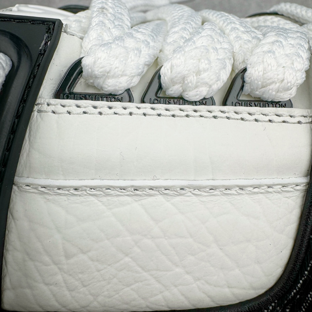 图片[19]-＃GD广顶 Louis Vuitton Trainer Maxi路易威登时装走秀运动时尚板鞋 小胖丁面包鞋 外贸零售特供批次 2023全新纸板数据 印花高频效果碾压市面 市售天花板产物 耗时半年巨作 全套原厂新版原纸板楦头开发 原厂特供皮料加持 市场所有版本中综合最强的货品 GD实力大厂出品 全网最全配色更新最快 最成熟的做工稳定的品控 完美鞋型超高的清洁度 零毛边线头瑕疵 全套原楦原纸版原鞋开模 全网最具灵魂的版型 正确原装黄色鞋盒 正确中底印花 鞋面印花3D高频深度立体 全鞋电脑针车 紧密相连 针距密度一致 环保乳胶注塑鞋垫 厚度脚感还原原版 皮面裁剪部位 统一油边封口工艺 原装橡胶大底含胶量大底组合零偏差 专柜全套包装 防尘袋 说明书 质保卡 男女鞋 尺码：35 36 37 38 39 40 41 42 43 44 45-选品中心