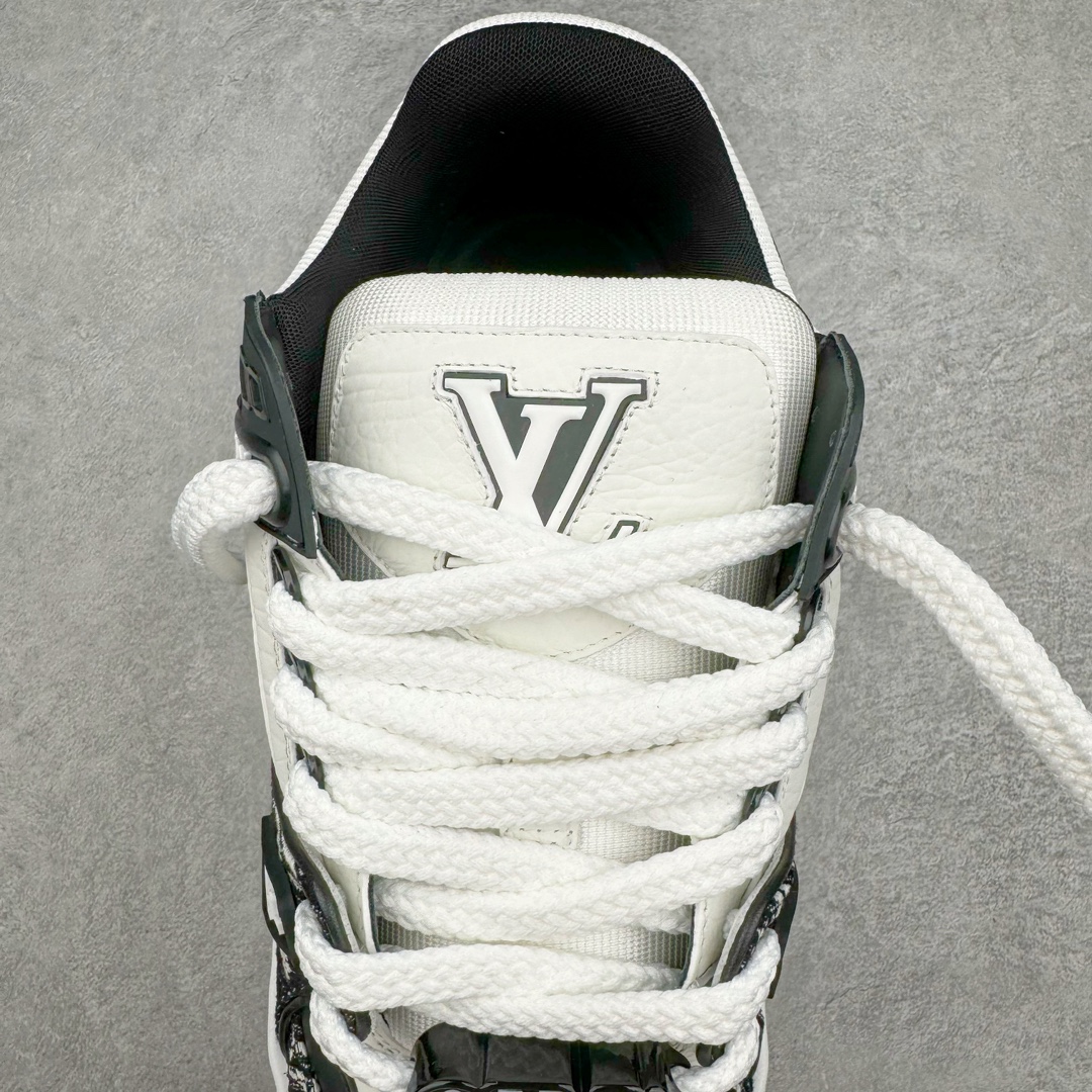 图片[5]-＃GD广顶 Louis Vuitton Trainer Maxi路易威登时装走秀运动时尚板鞋 小胖丁面包鞋 外贸零售特供批次 2023全新纸板数据 印花高频效果碾压市面 市售天花板产物 耗时半年巨作 全套原厂新版原纸板楦头开发 原厂特供皮料加持 市场所有版本中综合最强的货品 GD实力大厂出品 全网最全配色更新最快 最成熟的做工稳定的品控 完美鞋型超高的清洁度 零毛边线头瑕疵 全套原楦原纸版原鞋开模 全网最具灵魂的版型 正确原装黄色鞋盒 正确中底印花 鞋面印花3D高频深度立体 全鞋电脑针车 紧密相连 针距密度一致 环保乳胶注塑鞋垫 厚度脚感还原原版 皮面裁剪部位 统一油边封口工艺 原装橡胶大底含胶量大底组合零偏差 专柜全套包装 防尘袋 说明书 质保卡 男女鞋 尺码：35 36 37 38 39 40 41 42 43 44 45-选品中心