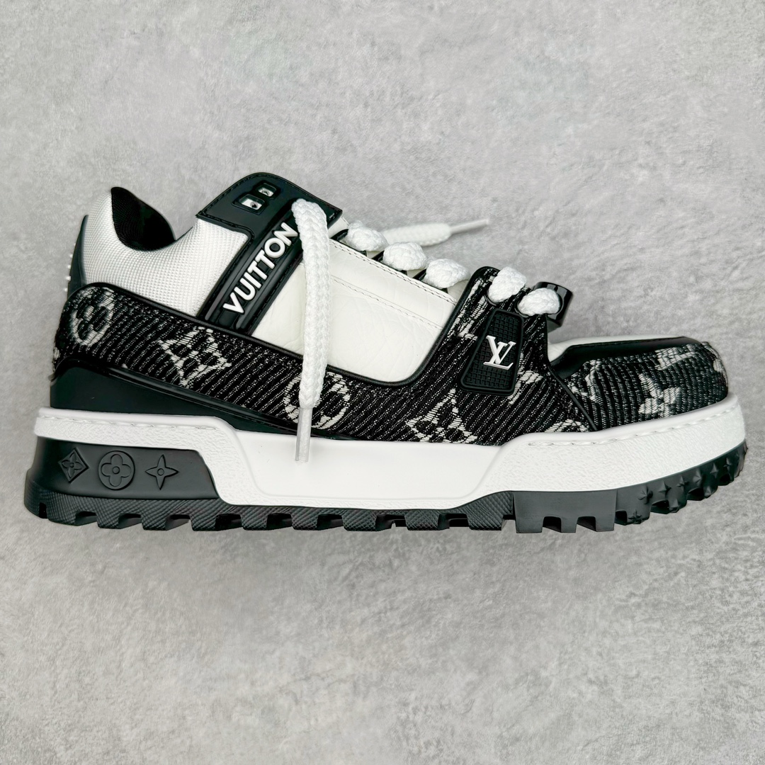 ＃GD广顶 Louis Vuitton Trainer Maxi路易威登时装走秀运动时尚板鞋 小胖丁面包鞋 外贸零售特供批次 2023全新纸板数据 印花高频效果碾压市面 市售天花板产物 耗时半年巨作 全套原厂新版原纸板楦头开发 原厂特供皮料加持 市场所有版本中综合最强的货品 GD实力大厂出品 全网最全配色更新最快 最成熟的做工稳定的品控 完美鞋型超高的清洁度 零毛边线头瑕疵 全套原楦原纸版原鞋开模 全网最具灵魂的版型 正确原装黄色鞋盒 正确中底印花 鞋面印花3D高频深度立体 全鞋电脑针车 紧密相连 针距密度一致 环保乳胶注塑鞋垫 厚度脚感还原原版 皮面裁剪部位 统一油边封口工艺 原装橡胶大底含胶量大底组合零偏差 专柜全套包装 防尘袋 说明书 质保卡 男女鞋 尺码：35 36 37 38 39 40 41 42 43 44 45-选品中心
