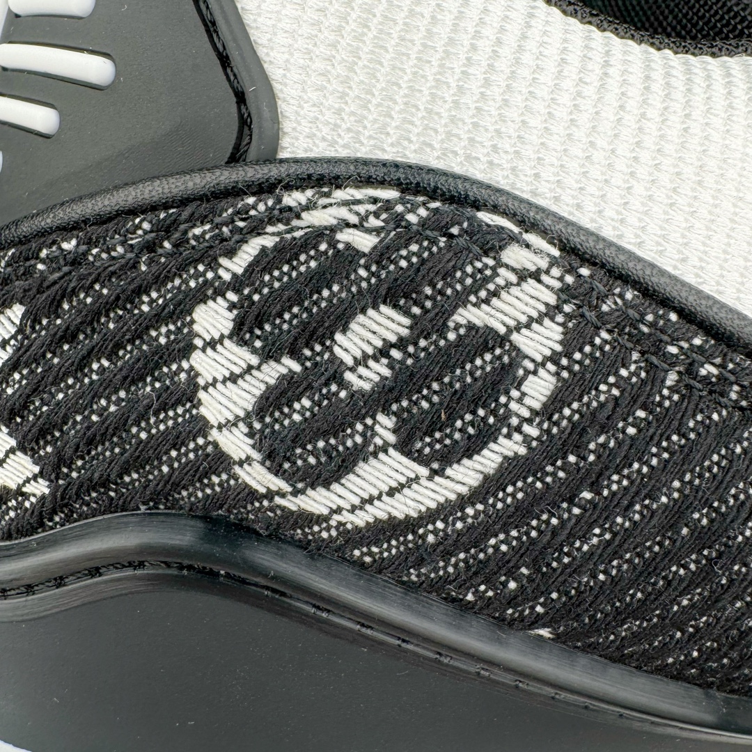 图片[15]-＃GD广顶 Louis Vuitton Trainer Maxi路易威登时装走秀运动时尚板鞋 小胖丁面包鞋 外贸零售特供批次 2023全新纸板数据 印花高频效果碾压市面 市售天花板产物 耗时半年巨作 全套原厂新版原纸板楦头开发 原厂特供皮料加持 市场所有版本中综合最强的货品 GD实力大厂出品 全网最全配色更新最快 最成熟的做工稳定的品控 完美鞋型超高的清洁度 零毛边线头瑕疵 全套原楦原纸版原鞋开模 全网最具灵魂的版型 正确原装黄色鞋盒 正确中底印花 鞋面印花3D高频深度立体 全鞋电脑针车 紧密相连 针距密度一致 环保乳胶注塑鞋垫 厚度脚感还原原版 皮面裁剪部位 统一油边封口工艺 原装橡胶大底含胶量大底组合零偏差 专柜全套包装 防尘袋 说明书 质保卡 男女鞋 尺码：35 36 37 38 39 40 41 42 43 44 45-选品中心