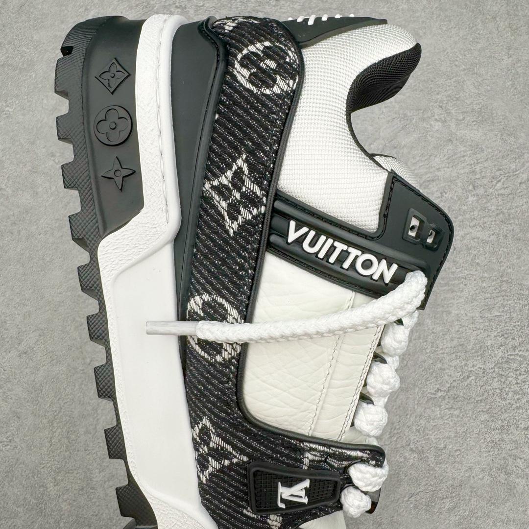 图片[6]-＃GD广顶 Louis Vuitton Trainer Maxi路易威登时装走秀运动时尚板鞋 小胖丁面包鞋 外贸零售特供批次 2023全新纸板数据 印花高频效果碾压市面 市售天花板产物 耗时半年巨作 全套原厂新版原纸板楦头开发 原厂特供皮料加持 市场所有版本中综合最强的货品 GD实力大厂出品 全网最全配色更新最快 最成熟的做工稳定的品控 完美鞋型超高的清洁度 零毛边线头瑕疵 全套原楦原纸版原鞋开模 全网最具灵魂的版型 正确原装黄色鞋盒 正确中底印花 鞋面印花3D高频深度立体 全鞋电脑针车 紧密相连 针距密度一致 环保乳胶注塑鞋垫 厚度脚感还原原版 皮面裁剪部位 统一油边封口工艺 原装橡胶大底含胶量大底组合零偏差 专柜全套包装 防尘袋 说明书 质保卡 男女鞋 尺码：35 36 37 38 39 40 41 42 43 44 45-选品中心