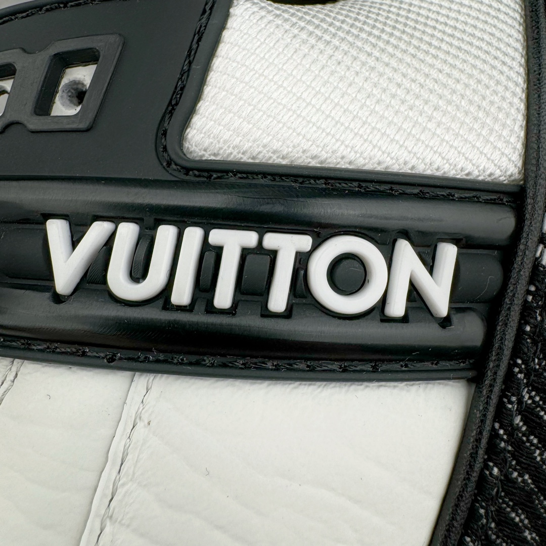 图片[13]-＃GD广顶 Louis Vuitton Trainer Maxi路易威登时装走秀运动时尚板鞋 小胖丁面包鞋 外贸零售特供批次 2023全新纸板数据 印花高频效果碾压市面 市售天花板产物 耗时半年巨作 全套原厂新版原纸板楦头开发 原厂特供皮料加持 市场所有版本中综合最强的货品 GD实力大厂出品 全网最全配色更新最快 最成熟的做工稳定的品控 完美鞋型超高的清洁度 零毛边线头瑕疵 全套原楦原纸版原鞋开模 全网最具灵魂的版型 正确原装黄色鞋盒 正确中底印花 鞋面印花3D高频深度立体 全鞋电脑针车 紧密相连 针距密度一致 环保乳胶注塑鞋垫 厚度脚感还原原版 皮面裁剪部位 统一油边封口工艺 原装橡胶大底含胶量大底组合零偏差 专柜全套包装 防尘袋 说明书 质保卡 男女鞋 尺码：35 36 37 38 39 40 41 42 43 44 45-选品中心