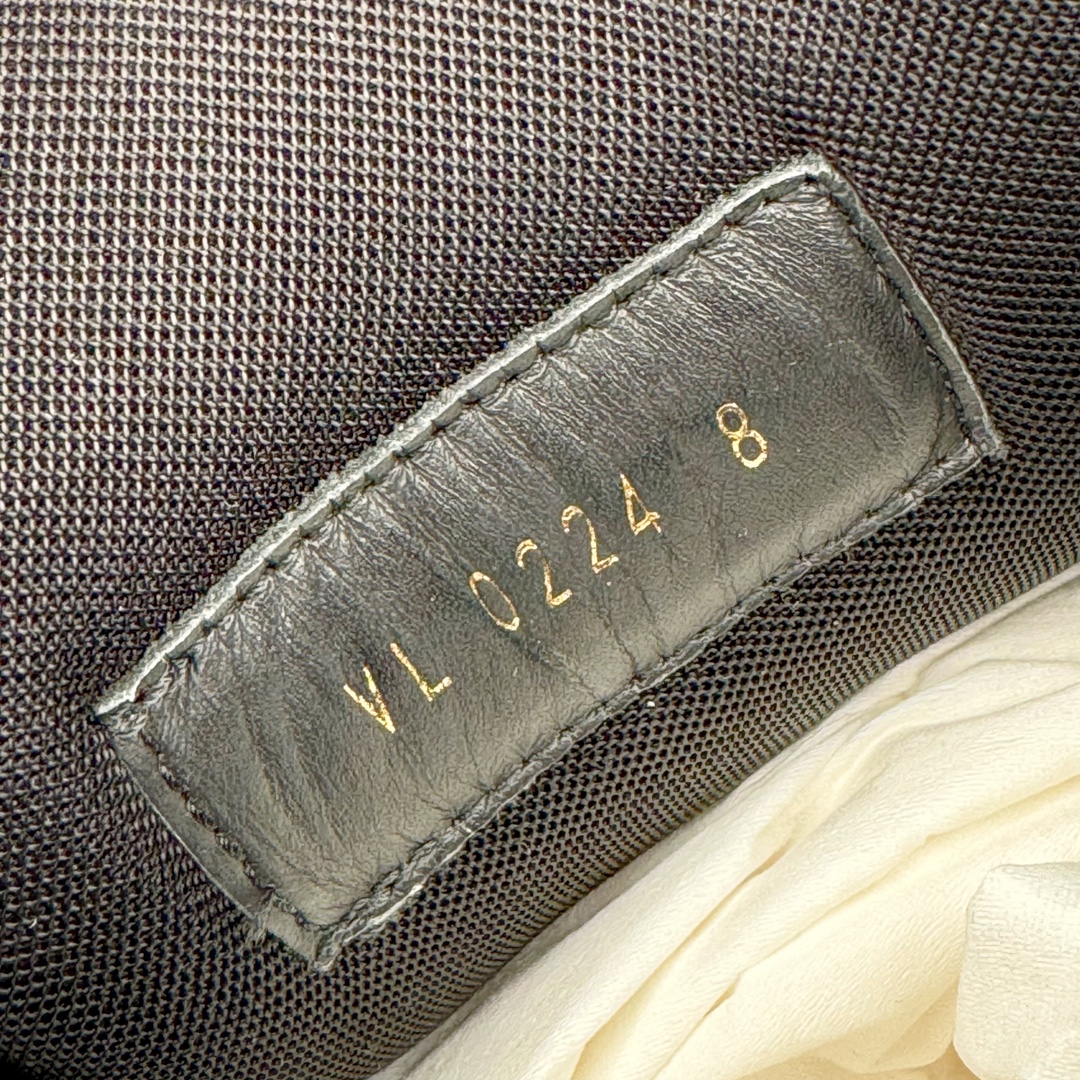 图片[11]-＃GD广顶 Louis Vuitton Trainer Maxi路易威登时装走秀运动时尚板鞋 小胖丁面包鞋 外贸零售特供批次 2023全新纸板数据 印花高频效果碾压市面 市售天花板产物 耗时半年巨作 全套原厂新版原纸板楦头开发 原厂特供皮料加持 市场所有版本中综合最强的货品 GD实力大厂出品 全网最全配色更新最快 最成熟的做工稳定的品控 完美鞋型超高的清洁度 零毛边线头瑕疵 全套原楦原纸版原鞋开模 全网最具灵魂的版型 正确原装黄色鞋盒 正确中底印花 鞋面印花3D高频深度立体 全鞋电脑针车 紧密相连 针距密度一致 环保乳胶注塑鞋垫 厚度脚感还原原版 皮面裁剪部位 统一油边封口工艺 原装橡胶大底含胶量大底组合零偏差 专柜全套包装 防尘袋 说明书 质保卡 男女鞋 尺码：35 36 37 38 39 40 41 42 43 44 45-选品中心