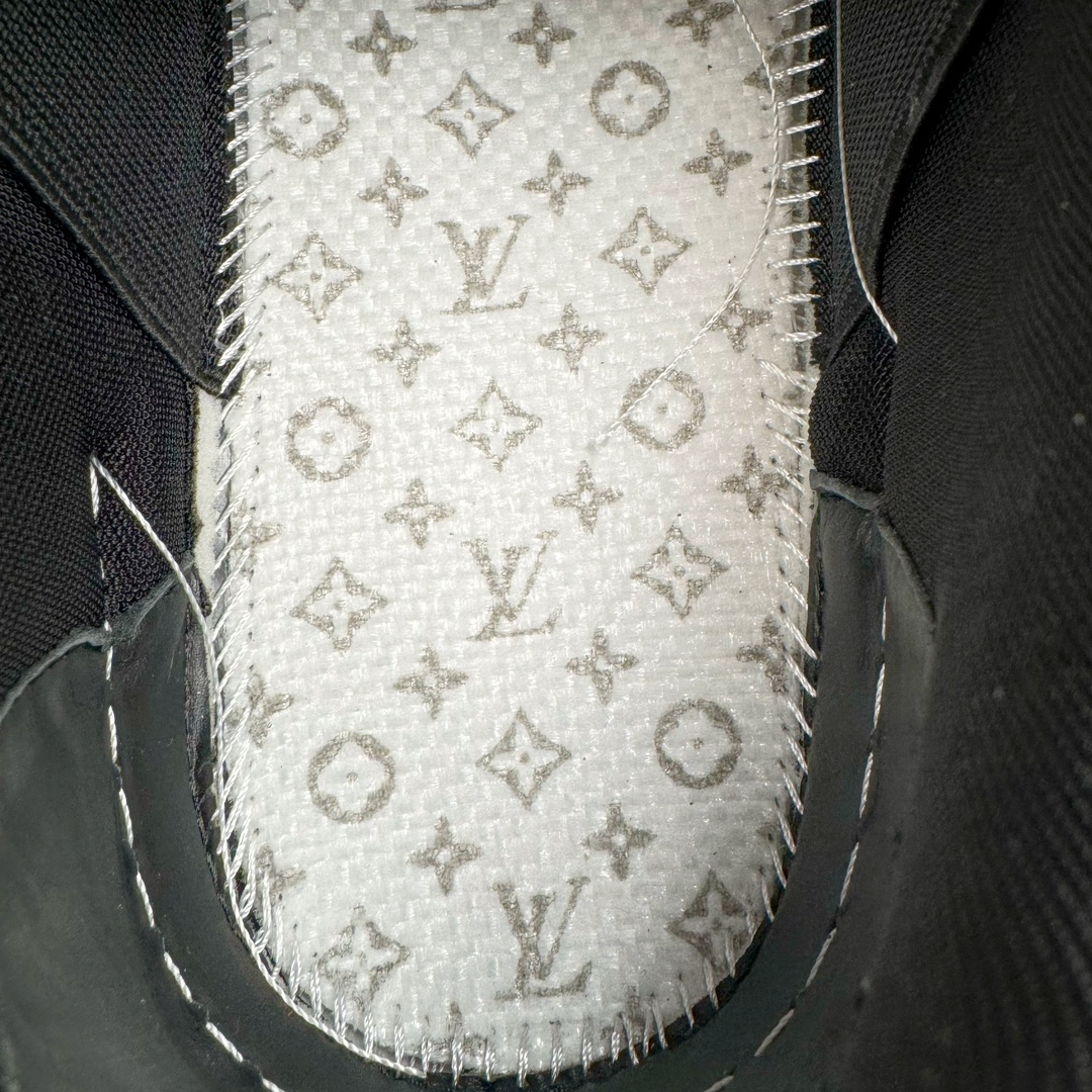 图片[10]-＃GD广顶 Louis Vuitton Trainer Maxi路易威登时装走秀运动时尚板鞋 小胖丁面包鞋 外贸零售特供批次 2023全新纸板数据 印花高频效果碾压市面 市售天花板产物 耗时半年巨作 全套原厂新版原纸板楦头开发 原厂特供皮料加持 市场所有版本中综合最强的货品 GD实力大厂出品 全网最全配色更新最快 最成熟的做工稳定的品控 完美鞋型超高的清洁度 零毛边线头瑕疵 全套原楦原纸版原鞋开模 全网最具灵魂的版型 正确原装黄色鞋盒 正确中底印花 鞋面印花3D高频深度立体 全鞋电脑针车 紧密相连 针距密度一致 环保乳胶注塑鞋垫 厚度脚感还原原版 皮面裁剪部位 统一油边封口工艺 原装橡胶大底含胶量大底组合零偏差 专柜全套包装 防尘袋 说明书 质保卡 男女鞋 尺码：35 36 37 38 39 40 41 42 43 44 45-选品中心