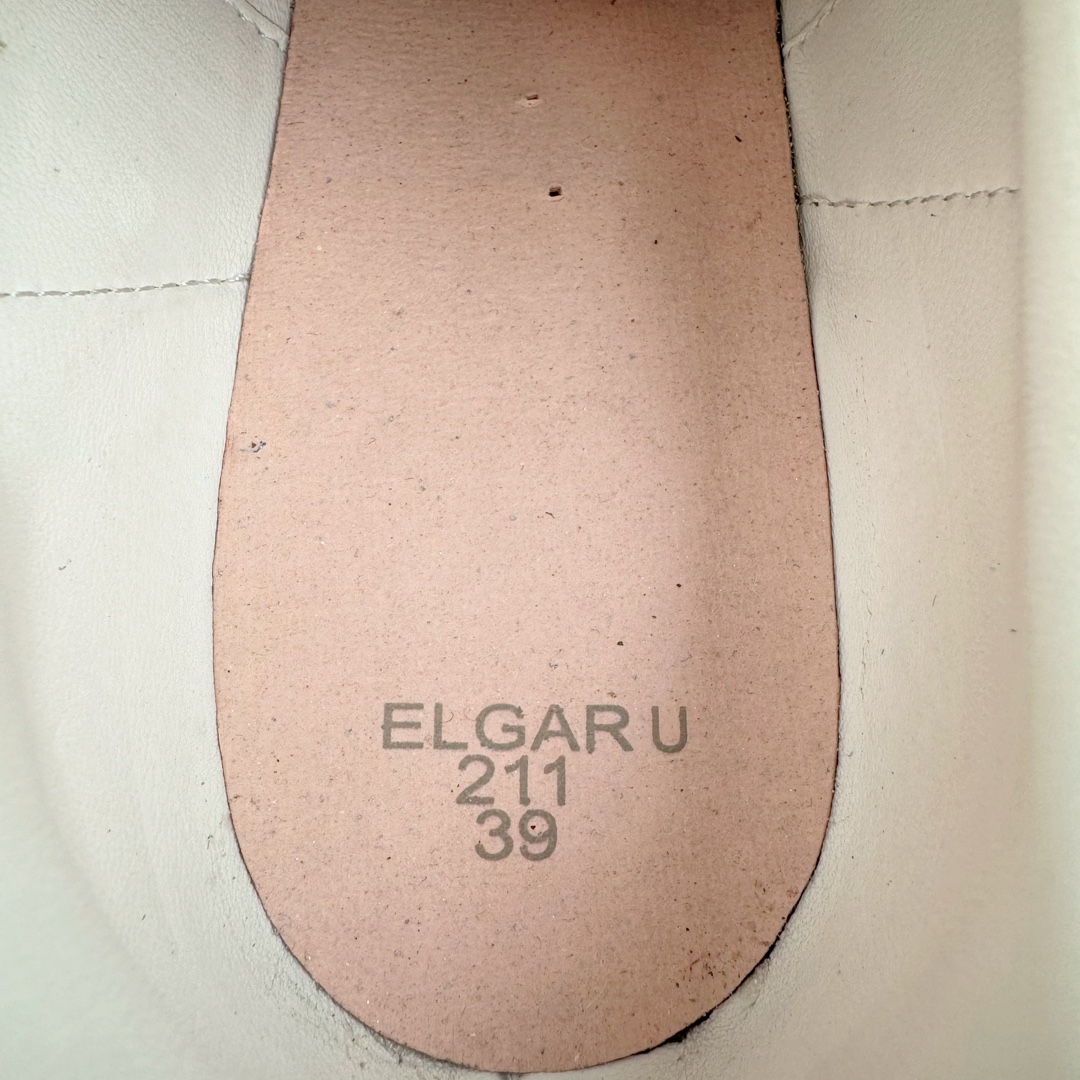 图片[12]-＃K纯原 Alexander McQueen/亚历山大麦昆经典松糕鞋厚底增高小白鞋 增高效果7CM 最经典简约百搭的小白鞋没有之一 官方2023版最新细节 意大利进口原厂开边珠抗裂头层牛皮 表层面皮带凸起不规则小漆点 升级进口牛皮内里加PU鞋垫 区别市面旧版国产丝光绸鞋面加小羊皮内里 成本单价回弹度性耐磨性不在一个级别 E厂钢印烫金中底版细节 注意此代工厂出品没有带固特异钉子 最完美的增高百搭小白鞋 全套原版包装 配件齐全 官方一致 凹凸定制正品原盒包装 定制蓝色得物纸盒外包装加固 尺码：35 36 37 38 39 40 41 42 43 44 45-选品中心