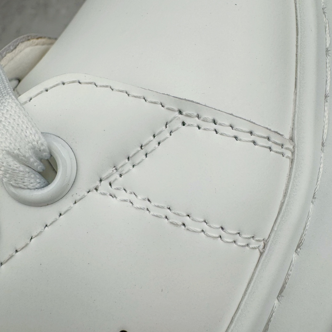 图片[21]-＃K纯原 Alexander McQueen/亚历山大麦昆经典松糕鞋厚底增高小白鞋 增高效果7CM 最经典简约百搭的小白鞋没有之一 官方2023版最新细节 意大利进口原厂开边珠抗裂头层牛皮 表层面皮带凸起不规则小漆点 升级进口牛皮内里加PU鞋垫 区别市面旧版国产丝光绸鞋面加小羊皮内里 成本单价回弹度性耐磨性不在一个级别 E厂钢印烫金中底版细节 注意此代工厂出品没有带固特异钉子 最完美的增高百搭小白鞋 全套原版包装 配件齐全 官方一致 凹凸定制正品原盒包装 定制蓝色得物纸盒外包装加固 尺码：35 36 37 38 39 40 41 42 43 44 45-选品中心