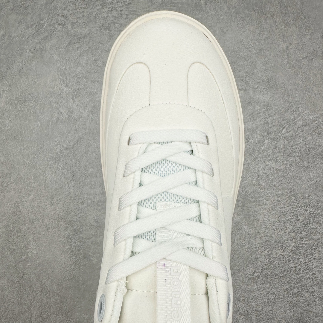 图片[4]-lululemon Cityverse 露露乐檬极简主义减震耐磨低帮生活休闲鞋 Cityverse将运动性能融入经典休闲鞋中，中底提供出色缓震，并贴合足部曲线，带来全天候的舒适感。鞋面采用两种材质拼接，且前半部分采用热熔压胶处理，无任何缝线，保留了鞋身整体性。模制泡沫的鞋垫带来上乘的脚感，在平日休闲穿着时不会磨脚，也能提供轻质软弹的效果。25年来，lululemon一直秉持“感受为先”的设计理念，并相信更好的感受带来更好的表现。此次男鞋的设计亦是如此。投入多年研究，针对男性在不同运动场景中的脚步形态设计了不同鞋履款式。同时，还进行了生物力学与形态学研究，为“他”带来更好的贴合度和感受。尺码：36 36.5 37.5 38 38.5 39 40 40.5 41 42 42.5 43 44 45-选品中心