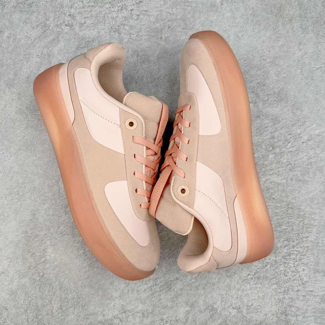 图片[3]-lululemon Cityverse 露露乐檬极简主义减震耐磨低帮生活休闲鞋 Cityverse将运动性能融入经典休闲鞋中，中底提供出色缓震，并贴合足部曲线，带来全天候的舒适感。鞋面采用两种材质拼接，且前半部分采用热熔压胶处理，无任何缝线，保留了鞋身整体性。模制泡沫的鞋垫带来上乘的脚感，在平日休闲穿着时不会磨脚，也能提供轻质软弹的效果。25年来，lululemon一直秉持“感受为先”的设计理念，并相信更好的感受带来更好的表现。此次男鞋的设计亦是如此。投入多年研究，针对男性在不同运动场景中的脚步形态设计了不同鞋履款式。同时，还进行了生物力学与形态学研究，为“他”带来更好的贴合度和感受。尺码：36 36.5 37.5 38 38.5 39 40 40.5 41 42 42.5 43 44 45-选品中心