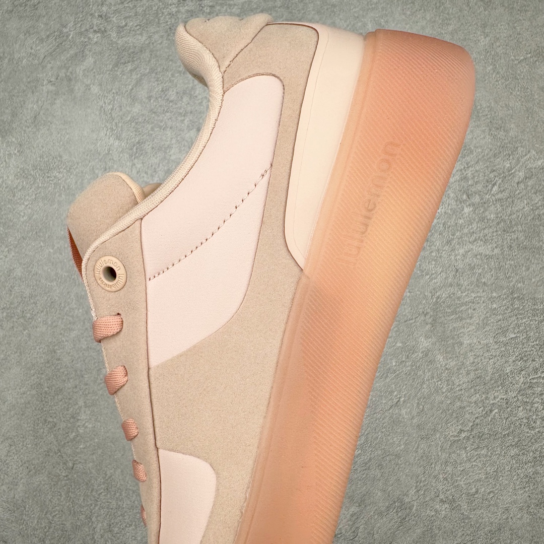 图片[7]-lululemon Cityverse 露露乐檬极简主义减震耐磨低帮生活休闲鞋 Cityverse将运动性能融入经典休闲鞋中，中底提供出色缓震，并贴合足部曲线，带来全天候的舒适感。鞋面采用两种材质拼接，且前半部分采用热熔压胶处理，无任何缝线，保留了鞋身整体性。模制泡沫的鞋垫带来上乘的脚感，在平日休闲穿着时不会磨脚，也能提供轻质软弹的效果。25年来，lululemon一直秉持“感受为先”的设计理念，并相信更好的感受带来更好的表现。此次男鞋的设计亦是如此。投入多年研究，针对男性在不同运动场景中的脚步形态设计了不同鞋履款式。同时，还进行了生物力学与形态学研究，为“他”带来更好的贴合度和感受。尺码：36 36.5 37.5 38 38.5 39 40 40.5 41 42 42.5 43 44 45-选品中心