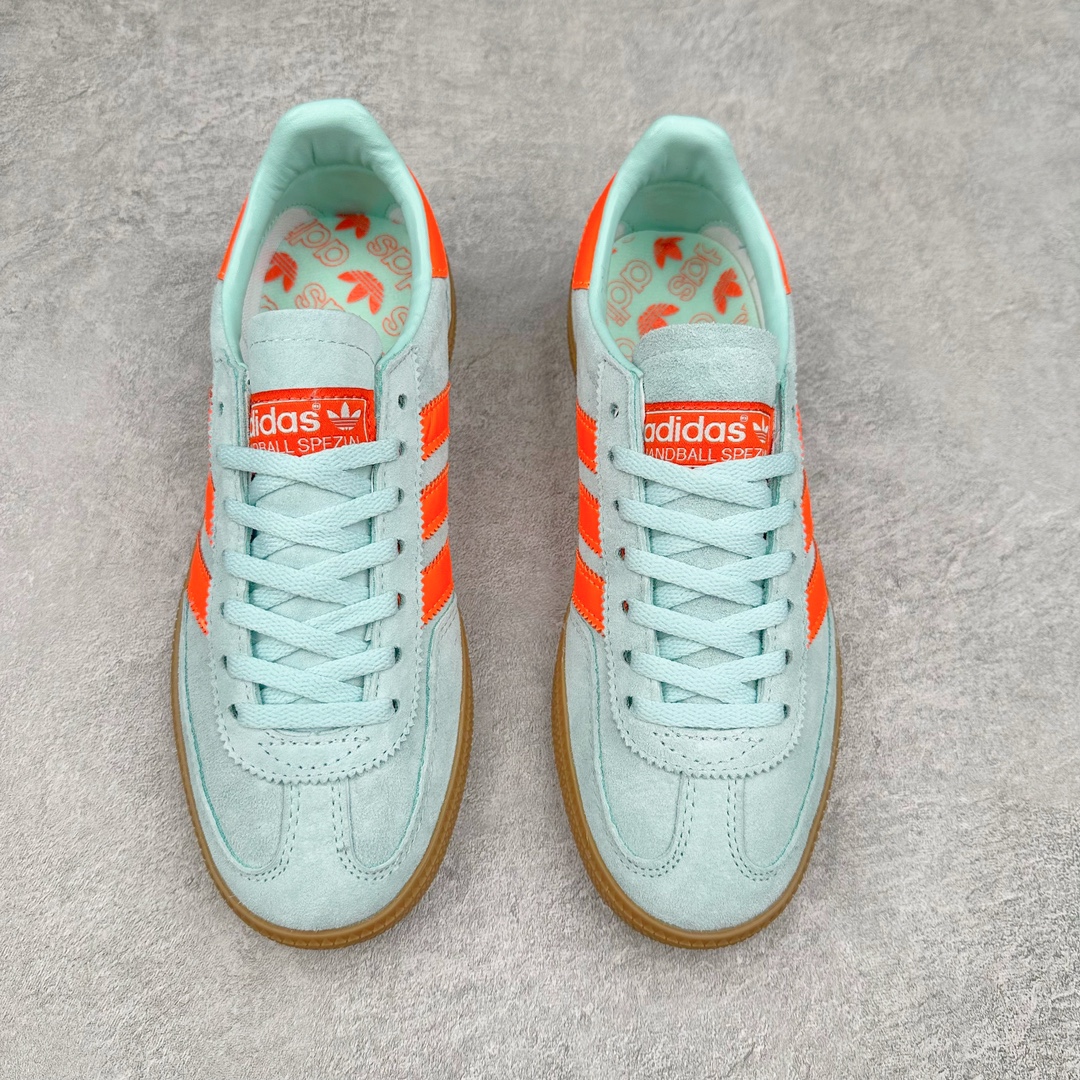 图片[2]-AD Originals Handball SPZL 手球运动员系列百搭休闲运动板鞋 IH5374 这款来自阿迪达斯的这款HANDBALL SPZL前身是一双手球运动鞋，这一次拿来复刻，所以鞋面的主要色彩选用了黑色， 鞋面外侧除了Spezial字母之外还有三叶草标志。Handball SPZL作为复古手球训练鞋与作为室内足球鞋的Samba有着异曲同工之处，但是质感更为出众的鞋身以及丰富的配色选择比起Samba来讲可以说是更胜一筹了！尺码：36 36⅔ 37⅓ 38 38⅔ 39⅓ 40 40⅔ 41⅓ 42 42⅔ 43⅓ 44 45-选品中心