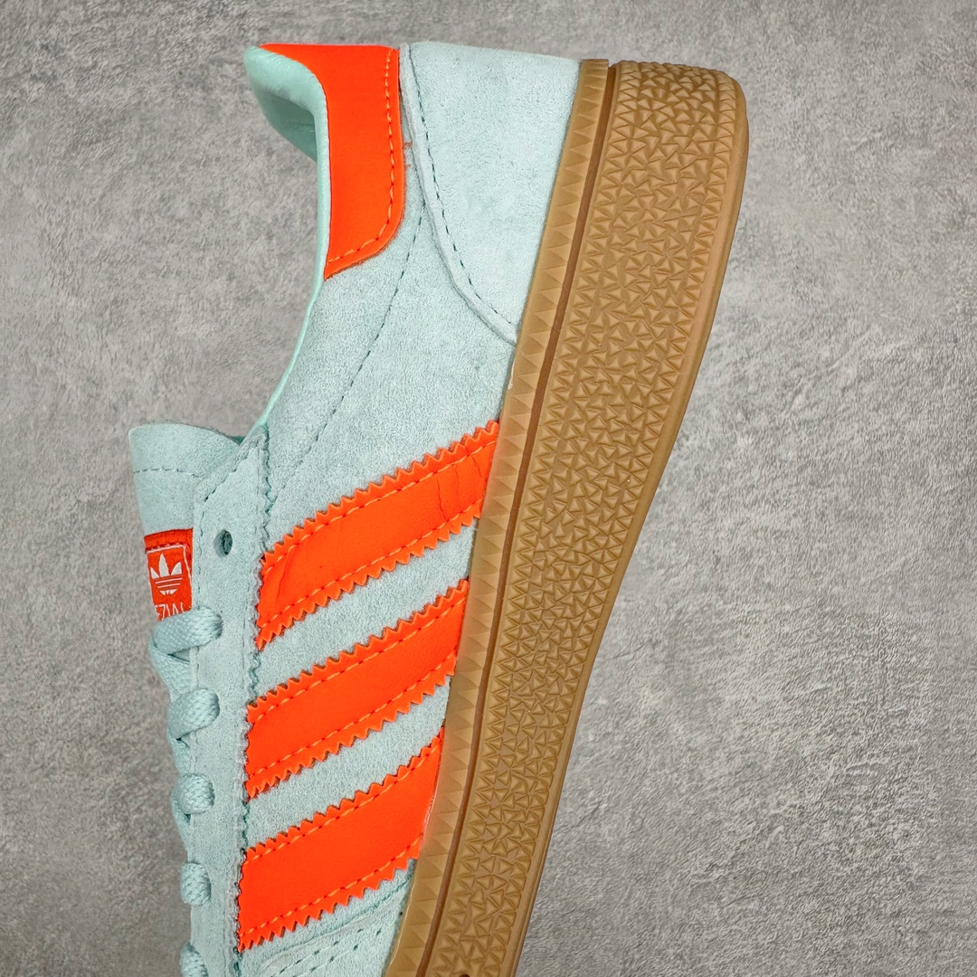 图片[7]-AD Originals Handball SPZL 手球运动员系列百搭休闲运动板鞋 IH5374 这款来自阿迪达斯的这款HANDBALL SPZL前身是一双手球运动鞋，这一次拿来复刻，所以鞋面的主要色彩选用了黑色， 鞋面外侧除了Spezial字母之外还有三叶草标志。Handball SPZL作为复古手球训练鞋与作为室内足球鞋的Samba有着异曲同工之处，但是质感更为出众的鞋身以及丰富的配色选择比起Samba来讲可以说是更胜一筹了！尺码：36 36⅔ 37⅓ 38 38⅔ 39⅓ 40 40⅔ 41⅓ 42 42⅔ 43⅓ 44 45-选品中心