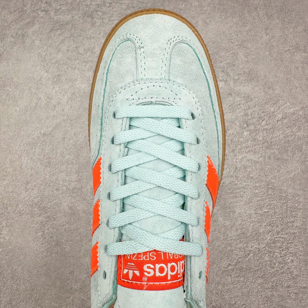 图片[4]-AD Originals Handball SPZL 手球运动员系列百搭休闲运动板鞋 IH5374 这款来自阿迪达斯的这款HANDBALL SPZL前身是一双手球运动鞋，这一次拿来复刻，所以鞋面的主要色彩选用了黑色， 鞋面外侧除了Spezial字母之外还有三叶草标志。Handball SPZL作为复古手球训练鞋与作为室内足球鞋的Samba有着异曲同工之处，但是质感更为出众的鞋身以及丰富的配色选择比起Samba来讲可以说是更胜一筹了！尺码：36 36⅔ 37⅓ 38 38⅔ 39⅓ 40 40⅔ 41⅓ 42 42⅔ 43⅓ 44 45-选品中心