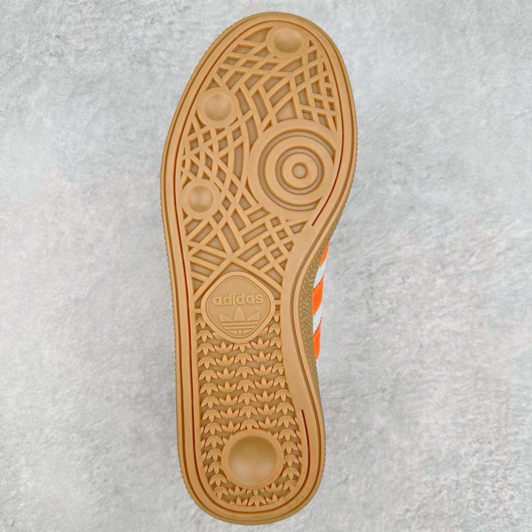 图片[9]-AD Originals Handball SPZL 手球运动员系列百搭休闲运动板鞋 IH5374 这款来自阿迪达斯的这款HANDBALL SPZL前身是一双手球运动鞋，这一次拿来复刻，所以鞋面的主要色彩选用了黑色， 鞋面外侧除了Spezial字母之外还有三叶草标志。Handball SPZL作为复古手球训练鞋与作为室内足球鞋的Samba有着异曲同工之处，但是质感更为出众的鞋身以及丰富的配色选择比起Samba来讲可以说是更胜一筹了！尺码：36 36⅔ 37⅓ 38 38⅔ 39⅓ 40 40⅔ 41⅓ 42 42⅔ 43⅓ 44 45-选品中心