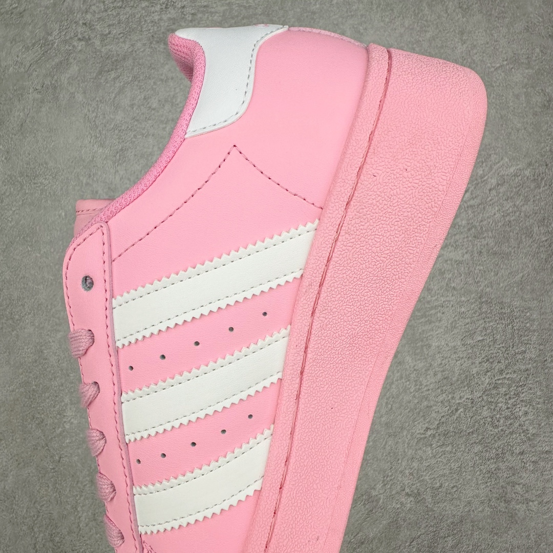 图片[7]-AD Originals Superstar 经典复古贝壳头厚底板鞋 ID5733 诞生于1969年 是第一双将全皮面鞋 身与橡胶鞋头结合在一起的低帮篮球鞋 Superstar最开始 是作为高帮篮球鞋Pro Model的低帮版本而出现的 但因为其独特和醒目的橡胶鞋头造型而让大家熟知 被大家形象地称为\\\”shelltoe\\\”贝壳头 在70年代的美国职业篮球场上 接近3/4的NBA球员都将这双Superstar作为场上用鞋 80年代之后 经过不断的改良和发展 Superstar逐渐成为横跨时装、音乐、街头文化、休闲和运动等各大领域的时尚潮鞋 尺码：36 36.5 37 38 38.5 39 40 40.5 41 42 42.5 43 44 44.5 45-选品中心