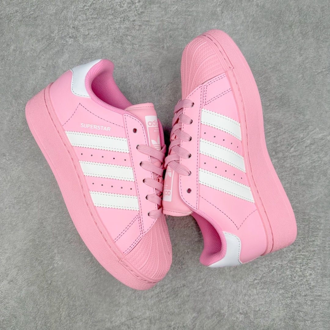 图片[3]-AD Originals Superstar 经典复古贝壳头厚底板鞋 ID5733 诞生于1969年 是第一双将全皮面鞋 身与橡胶鞋头结合在一起的低帮篮球鞋 Superstar最开始 是作为高帮篮球鞋Pro Model的低帮版本而出现的 但因为其独特和醒目的橡胶鞋头造型而让大家熟知 被大家形象地称为\\\”shelltoe\\\”贝壳头 在70年代的美国职业篮球场上 接近3/4的NBA球员都将这双Superstar作为场上用鞋 80年代之后 经过不断的改良和发展 Superstar逐渐成为横跨时装、音乐、街头文化、休闲和运动等各大领域的时尚潮鞋 尺码：36 36.5 37 38 38.5 39 40 40.5 41 42 42.5 43 44 44.5 45-选品中心