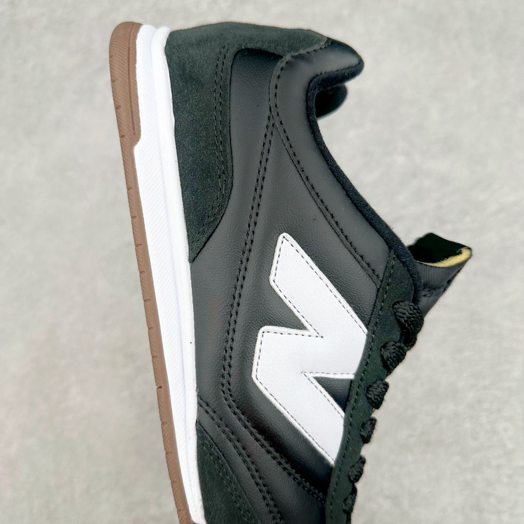 图片[6]-New Balance URC42 NB复古跑鞋 绒布拼接舒适耐磨跑步鞋限定 以更纯粹的复古风格设计打造的全新造型 侧身还以解构设计 将 N 字标志以做旧压花样式呈现 样式别具新意 则呈现出高级怀旧气质 也让鞋款在奢华时装风格与运动氛围之间达到了平衡 货号： URC42EBYH 尺码：36 37 37.5 38 38.5 39.5 40 40.5 41.5 42 42.5 43 44 45-选品中心