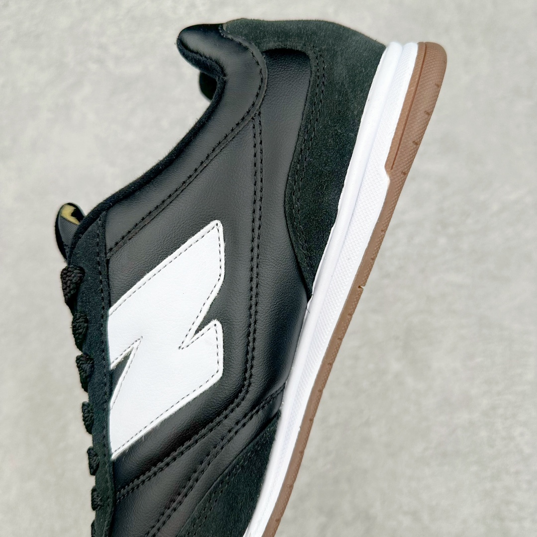 图片[7]-New Balance URC42 NB复古跑鞋 绒布拼接舒适耐磨跑步鞋限定 以更纯粹的复古风格设计打造的全新造型 侧身还以解构设计 将 N 字标志以做旧压花样式呈现 样式别具新意 则呈现出高级怀旧气质 也让鞋款在奢华时装风格与运动氛围之间达到了平衡 货号： URC42EBYH 尺码：36 37 37.5 38 38.5 39.5 40 40.5 41.5 42 42.5 43 44 45-选品中心