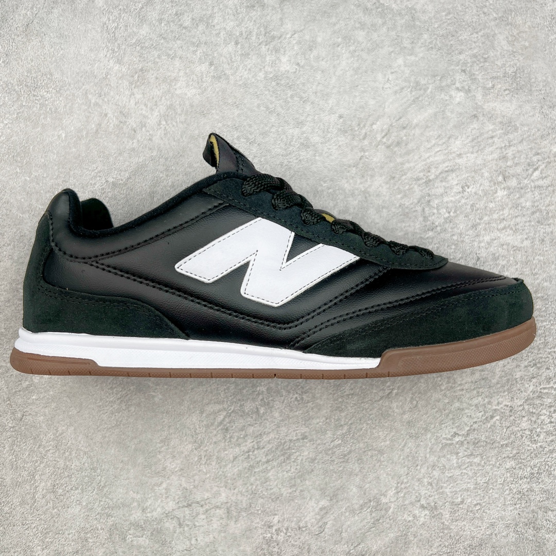New Balance URC42 NB复古跑鞋 绒布拼接舒适耐磨跑步鞋限定 以更纯粹的复古风格设计打造的全新造型 侧身还以解构设计 将 N 字标志以做旧压花样式呈现 样式别具新意 则呈现出高级怀旧气质 也让鞋款在奢华时装风格与运动氛围之间达到了平衡 货号: URC42EBYH 尺码:36 37 37.5 38 38.5 39.5 40 40.5 41.5 42 42.5 43 44 45-选品中心