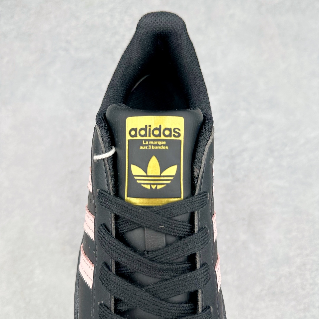 图片[5]-AD Originals Superstar 经典复古贝壳头板鞋 EG4969 诞生于1969年 是第一双将全皮面鞋 身与橡胶鞋头结合在一起的低帮篮球鞋 Superstar最开始 是作为高帮篮球鞋Pro Model的低帮版本而出现的 但因为其独特和醒目的橡胶鞋头造型而让大家熟知 被大家形象地称为\\\”shelltoe\\\”贝壳头 在70年代的美国职业篮球场上 接近3/4的NBA球员都将这双Superstar作为场上用鞋 80年代之后 经过不断的改良和发展 Superstar逐渐成为横跨时装、音乐、街头文化、休闲和运动等各大领域的时尚潮鞋 尺码：36 36.5 37 38 38.5 39 40 40.5 41 42 42.5 43 44 44.5 45-选品中心