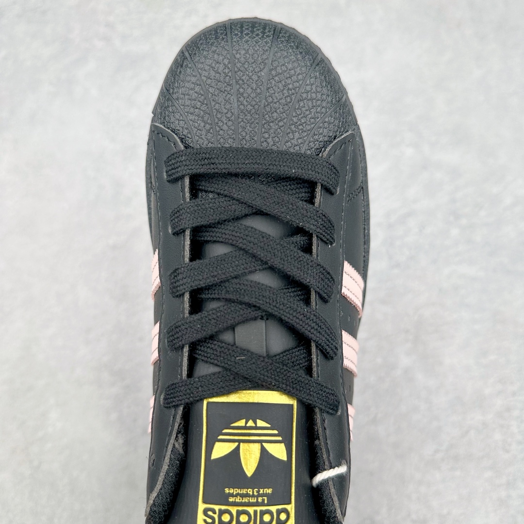 图片[4]-AD Originals Superstar 经典复古贝壳头板鞋 EG4969 诞生于1969年 是第一双将全皮面鞋 身与橡胶鞋头结合在一起的低帮篮球鞋 Superstar最开始 是作为高帮篮球鞋Pro Model的低帮版本而出现的 但因为其独特和醒目的橡胶鞋头造型而让大家熟知 被大家形象地称为\\\”shelltoe\\\”贝壳头 在70年代的美国职业篮球场上 接近3/4的NBA球员都将这双Superstar作为场上用鞋 80年代之后 经过不断的改良和发展 Superstar逐渐成为横跨时装、音乐、街头文化、休闲和运动等各大领域的时尚潮鞋 尺码：36 36.5 37 38 38.5 39 40 40.5 41 42 42.5 43 44 44.5 45-选品中心