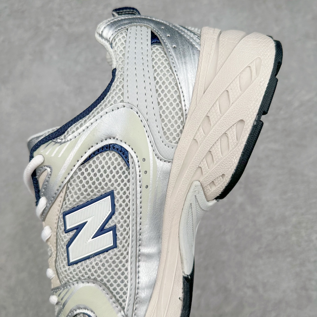 图片[7]-＃MF New Balance MR530 NB新百伦复古透气跑步鞋 抛弃过往以皮革为主的人气轮廓 以极具复古风范的跑鞋外观呈现 设计上全鞋以简约清爽的纯白色作基底 鞋身覆盖大面积织物网眼材质 并于鞋头、鞋带孔眼片等细节处点缀对比鲜明的反光银镀层凸显 鞋舌、侧身等位置则辅以一贯的「N」字标志和品牌徽标彰显身份 最后通过搭载的 ABZORB 缓震中底完善整体造型 全套原楦原纸板原厂数据开发 原厂网纱 原装进口皮料正确卡色 正确中底拉帮中底网布细节 冲裁组合 匠心打造 耗时两个月开发完成 工艺极其复杂难度可想而知 新开独立私模大底 全网唯一正确做旧组合大底 高端零售专供产物 尺码：36 37 37.5 38 38.5 39.5 40 40.5 41.5 42 42.5 43 44 44.5 45-选品中心