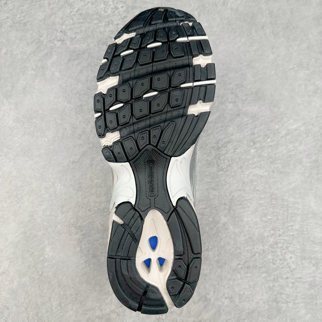 图片[9]-＃MF New Balance MR530 NB新百伦复古透气跑步鞋 抛弃过往以皮革为主的人气轮廓 以极具复古风范的跑鞋外观呈现 设计上全鞋以简约清爽的纯白色作基底 鞋身覆盖大面积织物网眼材质 并于鞋头、鞋带孔眼片等细节处点缀对比鲜明的反光银镀层凸显 鞋舌、侧身等位置则辅以一贯的「N」字标志和品牌徽标彰显身份 最后通过搭载的 ABZORB 缓震中底完善整体造型 全套原楦原纸板原厂数据开发 原厂网纱 原装进口皮料正确卡色 正确中底拉帮中底网布细节 冲裁组合 匠心打造 耗时两个月开发完成 工艺极其复杂难度可想而知 新开独立私模大底 全网唯一正确做旧组合大底 高端零售专供产物 尺码：36 37 37.5 38 38.5 39.5 40 40.5 41.5 42 42.5 43 44 44.5 45-选品中心