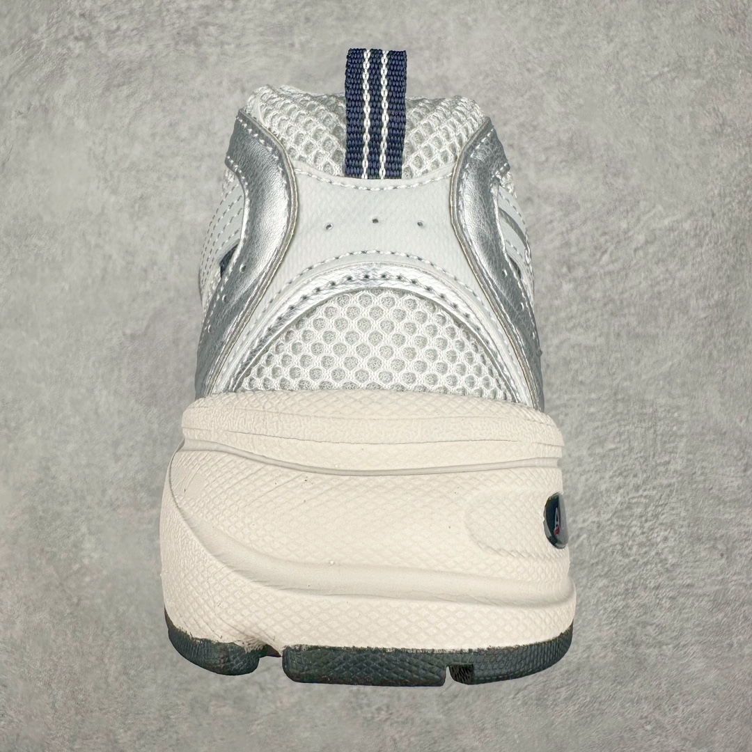 图片[8]-＃MF New Balance MR530 NB新百伦复古透气跑步鞋 抛弃过往以皮革为主的人气轮廓 以极具复古风范的跑鞋外观呈现 设计上全鞋以简约清爽的纯白色作基底 鞋身覆盖大面积织物网眼材质 并于鞋头、鞋带孔眼片等细节处点缀对比鲜明的反光银镀层凸显 鞋舌、侧身等位置则辅以一贯的「N」字标志和品牌徽标彰显身份 最后通过搭载的 ABZORB 缓震中底完善整体造型 全套原楦原纸板原厂数据开发 原厂网纱 原装进口皮料正确卡色 正确中底拉帮中底网布细节 冲裁组合 匠心打造 耗时两个月开发完成 工艺极其复杂难度可想而知 新开独立私模大底 全网唯一正确做旧组合大底 高端零售专供产物 尺码：36 37 37.5 38 38.5 39.5 40 40.5 41.5 42 42.5 43 44 44.5 45-选品中心