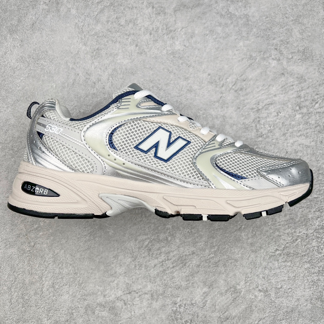 ＃MF New Balance MR530 NB新百伦复古透气跑步鞋 抛弃过往以皮革为主的人气轮廓 以极具复古风范的跑鞋外观呈现 设计上全鞋以简约清爽的纯白色作基底 鞋身覆盖大面积织物网眼材质 并于鞋头、鞋带孔眼片等细节处点缀对比鲜明的反光银镀层凸显 鞋舌、侧身等位置则辅以一贯的「N」字标志和品牌徽标彰显身份 最后通过搭载的 ABZORB 缓震中底完善整体造型 全套原楦原纸板原厂数据开发 原厂网纱 原装进口皮料正确卡色 正确中底拉帮中底网布细节 冲裁组合 匠心打造 耗时两个月开发完成 工艺极其复杂难度可想而知 新开独立私模大底 全网唯一正确做旧组合大底 高端零售专供产物 尺码：36 37 37.5 38 38.5 39.5 40 40.5 41.5 42 42.5 43 44 44.5 45-选品中心