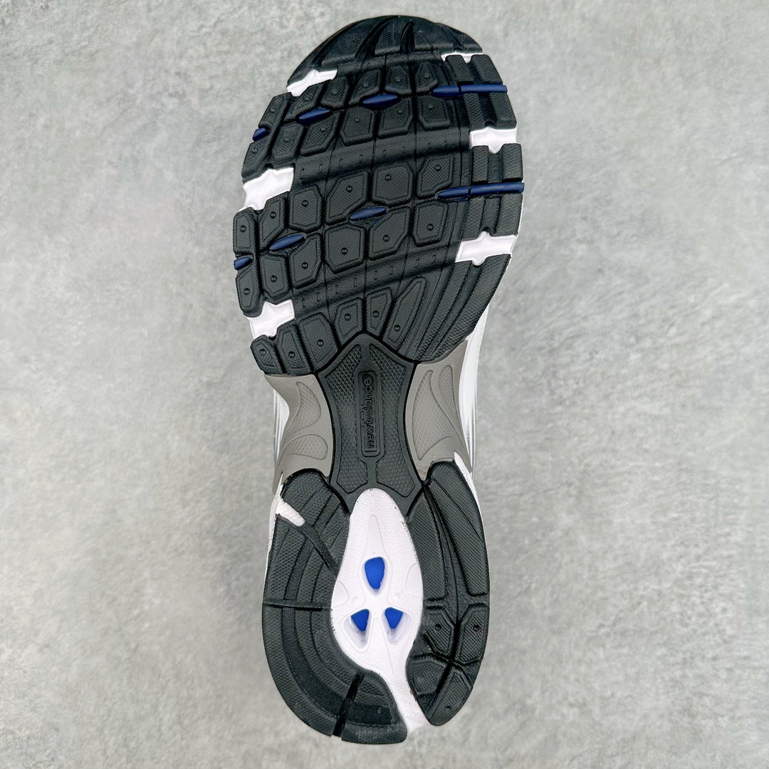 图片[9]-＃MF New Balance MR530 NB新百伦复古透气跑步鞋 抛弃过往以皮革为主的人气轮廓 以极具复古风范的跑鞋外观呈现 设计上全鞋以简约清爽的纯白色作基底 鞋身覆盖大面积织物网眼材质 并于鞋头、鞋带孔眼片等细节处点缀对比鲜明的反光银镀层凸显 鞋舌、侧身等位置则辅以一贯的「N」字标志和品牌徽标彰显身份 最后通过搭载的 ABZORB 缓震中底完善整体造型 全套原楦原纸板原厂数据开发 原厂网纱 原装进口皮料正确卡色 正确中底拉帮中底网布细节 冲裁组合 匠心打造 耗时两个月开发完成 工艺极其复杂难度可想而知 新开独立私模大底 全网唯一正确做旧组合大底 高端零售专供产物 尺码：36 37 37.5 38 38.5 39.5 40 40.5 41.5 42 42.5 43 44 44.5 45-选品中心