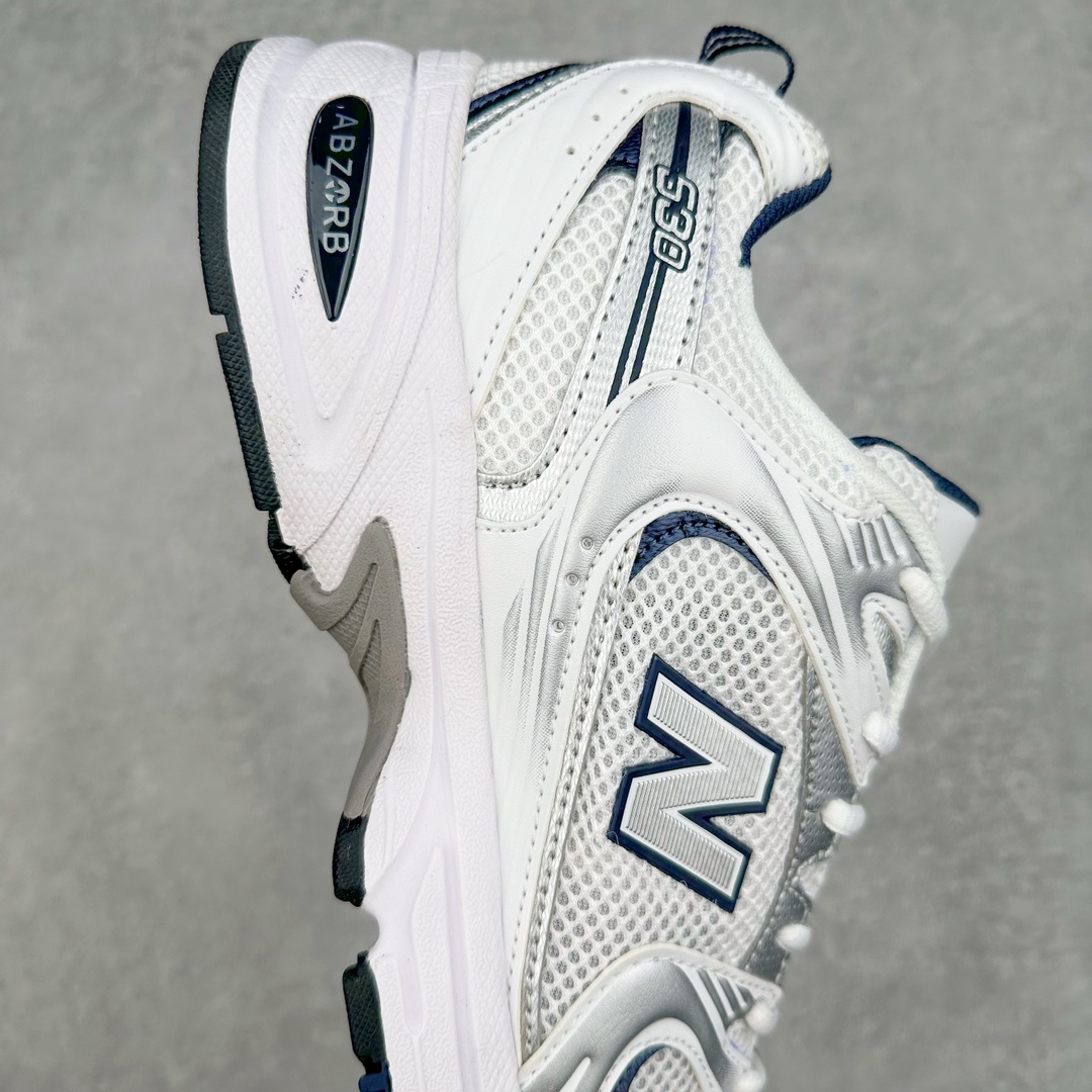 图片[6]-＃MF New Balance MR530 NB新百伦复古透气跑步鞋 抛弃过往以皮革为主的人气轮廓 以极具复古风范的跑鞋外观呈现 设计上全鞋以简约清爽的纯白色作基底 鞋身覆盖大面积织物网眼材质 并于鞋头、鞋带孔眼片等细节处点缀对比鲜明的反光银镀层凸显 鞋舌、侧身等位置则辅以一贯的「N」字标志和品牌徽标彰显身份 最后通过搭载的 ABZORB 缓震中底完善整体造型 全套原楦原纸板原厂数据开发 原厂网纱 原装进口皮料正确卡色 正确中底拉帮中底网布细节 冲裁组合 匠心打造 耗时两个月开发完成 工艺极其复杂难度可想而知 新开独立私模大底 全网唯一正确做旧组合大底 高端零售专供产物 尺码：36 37 37.5 38 38.5 39.5 40 40.5 41.5 42 42.5 43 44 44.5 45-选品中心