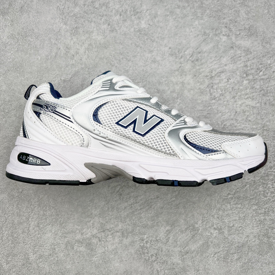 ＃MF New Balance MR530 NB新百伦复古透气跑步鞋 抛弃过往以皮革为主的人气轮廓 以极具复古风范的跑鞋外观呈现 设计上全鞋以简约清爽的纯白色作基底 鞋身覆盖大面积织物网眼材质 并于鞋头、鞋带孔眼片等细节处点缀对比鲜明的反光银镀层凸显 鞋舌、侧身等位置则辅以一贯的「N」字标志和品牌徽标彰显身份 最后通过搭载的 ABZORB 缓震中底完善整体造型 全套原楦原纸板原厂数据开发 原厂网纱 原装进口皮料正确卡色 正确中底拉帮中底网布细节 冲裁组合 匠心打造 耗时两个月开发完成 工艺极其复杂难度可想而知 新开独立私模大底 全网唯一正确做旧组合大底 高端零售专供产物 尺码：36 37 37.5 38 38.5 39.5 40 40.5 41.5 42 42.5 43 44 44.5 45-选品中心
