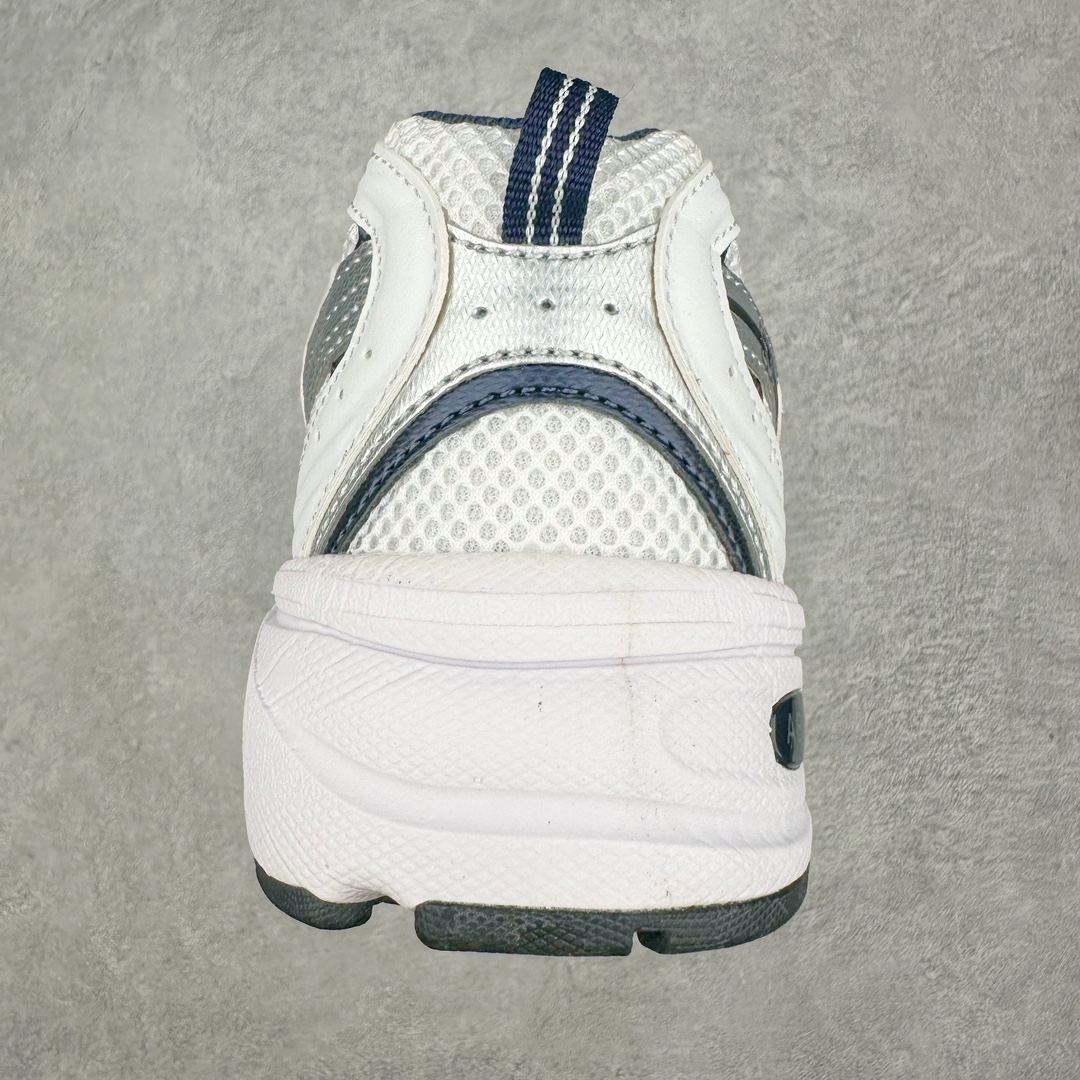 图片[8]-＃MF New Balance MR530 NB新百伦复古透气跑步鞋 抛弃过往以皮革为主的人气轮廓 以极具复古风范的跑鞋外观呈现 设计上全鞋以简约清爽的纯白色作基底 鞋身覆盖大面积织物网眼材质 并于鞋头、鞋带孔眼片等细节处点缀对比鲜明的反光银镀层凸显 鞋舌、侧身等位置则辅以一贯的「N」字标志和品牌徽标彰显身份 最后通过搭载的 ABZORB 缓震中底完善整体造型 全套原楦原纸板原厂数据开发 原厂网纱 原装进口皮料正确卡色 正确中底拉帮中底网布细节 冲裁组合 匠心打造 耗时两个月开发完成 工艺极其复杂难度可想而知 新开独立私模大底 全网唯一正确做旧组合大底 高端零售专供产物 尺码：36 37 37.5 38 38.5 39.5 40 40.5 41.5 42 42.5 43 44 44.5 45-选品中心