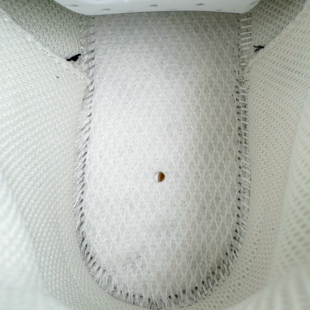 图片[11]-＃PB过验版 MLB Chunky Liner Basic 复古印花学长鞋系列低帮轻量增高厚底百搭休闲运动慢跑鞋板鞋 Korea韩国联名NY美国榄球纽约洋基队限定 目前可过轻松秒过各类鉴定 能操作的私聊 韩国代购专供 左脚内置NFC感应 区别市面贴纸假芯片 MLB专用菱形双针中底布 重点细节中底布带注胶孔 原厂NFC感应吊牌 支持鉴定 一个两位数 原盒原标 全套原楦原纸板原厂数据开发 中韩文保养标贴 绿色防霉片 平台代购专供 独家一比一RB+MD组合大底 高频后跟小人Logo精准对位立体饱满 正确网布加超迁鞋面 转印中底走线紧密 转印Logo工艺表层防刮不掉色 尺码：35 36 36.5 37.5 38 38.5 39 40 40.5 41 42 42.5 43 44 44.5 45-选品中心