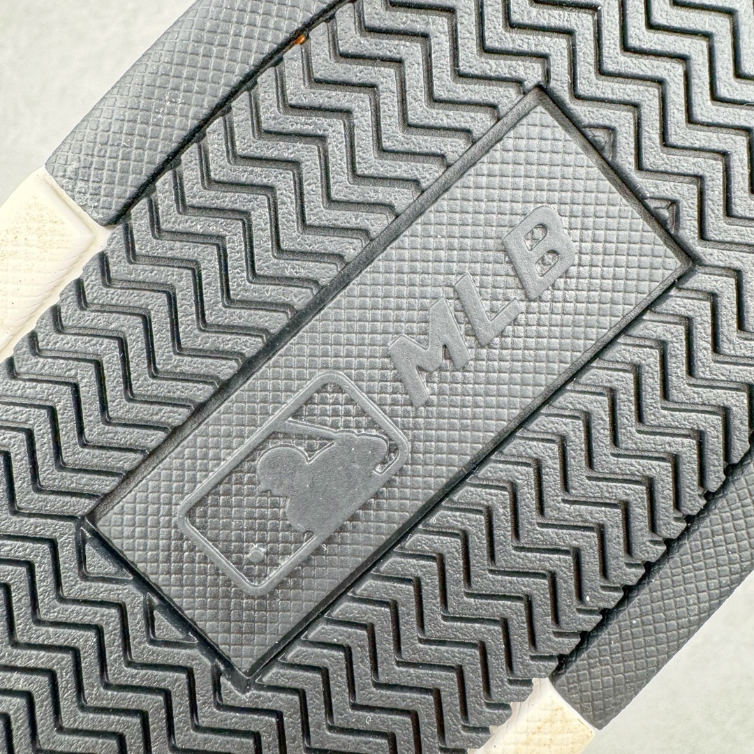 图片[19]-＃PB过验版 MLB Chunky Liner Basic 复古印花学长鞋系列低帮轻量增高厚底百搭休闲运动慢跑鞋板鞋 Korea韩国联名NY美国榄球纽约洋基队限定 目前可过轻松秒过各类鉴定 能操作的私聊 韩国代购专供 左脚内置NFC感应 区别市面贴纸假芯片 MLB专用菱形双针中底布 重点细节中底布带注胶孔 原厂NFC感应吊牌 支持鉴定 一个两位数 原盒原标 全套原楦原纸板原厂数据开发 中韩文保养标贴 绿色防霉片 平台代购专供 独家一比一RB+MD组合大底 高频后跟小人Logo精准对位立体饱满 正确网布加超迁鞋面 转印中底走线紧密 转印Logo工艺表层防刮不掉色 尺码：35 36 36.5 37.5 38 38.5 39 40 40.5 41 42 42.5 43 44 44.5 45-选品中心