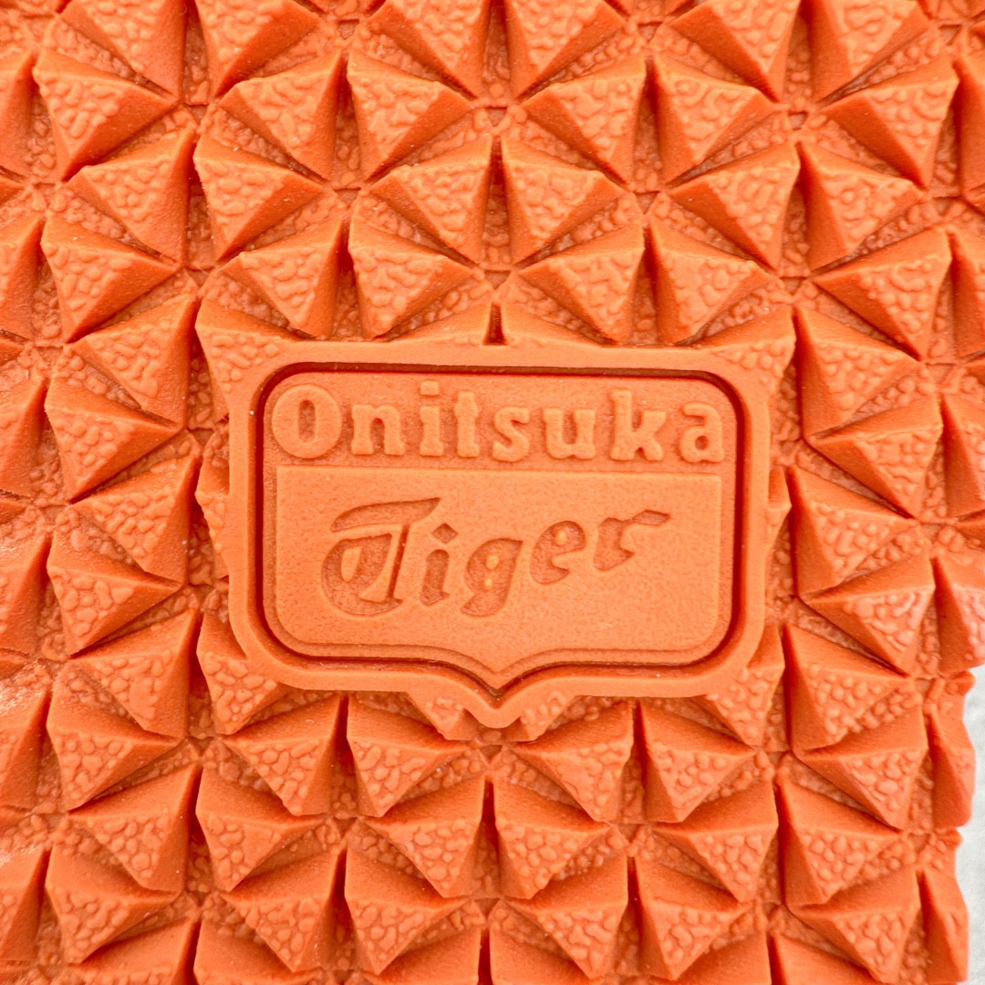 图片[20]-＃纯原 Asics Onitsuka Tiger MEXICO 66 亚瑟士鬼冢虎复古经典板鞋 市场最强版本 头层小羊皮加持 海外订单工厂出品 超成熟稳定的做工品控 原装全套纸板楦头开发 原汁原味 完美呈现版型 私模正确鞋底咬花纹路 一比一鞋头弧度高度鞋身弧度 绝不口嗨 细节品控鞋型随意秒杀市面 原档咬花纹路私模大底 一个单元有六个三角形 总体形拼接呈现花瓣状 官方四联吊牌 原装Ortholite轻量化鞋垫 原盒原配 质保卡 说明书 钢印防尘纸 纸板中底带钢印 乳胶组合鞋垫 支持全方位的对比专柜 产品从款式颜色造型上体现出追求舒适和细节的完美 鞋类更是推崇手工制作的严谨与完美 融舒适性与可穿性的设计风格 注重细节的完美和别致魅力 既保持稳重 又不失轻松的时尚感 尺码：36 37 37.5 38 39 39.5 40 40.5 41.5 42 42.5 43.5 44 45 46-选品中心