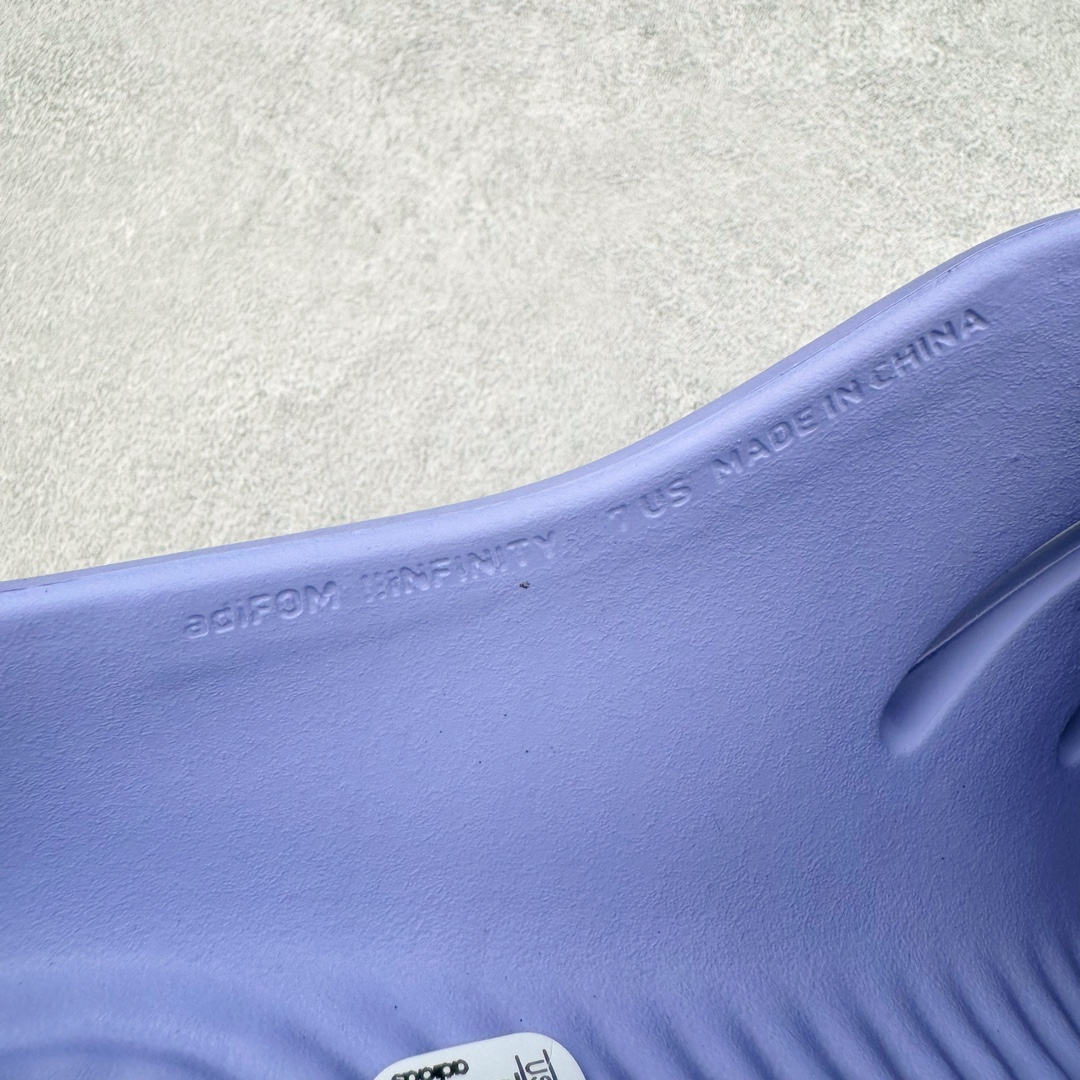 图片[18]-＃Lw纯原 AD adiFOM Ilinfnity Mule 003 穆勒风慵懒惬意防磨包头拖鞋 紫色 IH0356 重金购入原鞋及原档案磨具生产指令开发 鞋头部位凹凸有致 横向大面积波浪纹理 Logo 凹凸明显 轮廓分明 描漆定位精准 公整无偏差不溢出 LOGO内侧钢印清晰工整 原厂磨具全鞋无多余毛边 同源公司EVA粒子环保塑料 原厂指令配方 无任何异味 弹性卡色均保持原鞋一致 匠心打造 鞋口弧度大小 鞋面色泽质感同步原鞋 LOGO内侧钢印清晰工整 中底部分带原厂钢印编号 原厂Ortholite欧斯莱鞋垫 区别掉渣海玻璃鞋垫 吸汗防臭的效果无法相提并论 原厂定制原标 同比ZP 符合人体设计 独家开发至48码 尺码：35 36 37 38 39 40 41 42 43 44 45 46 47 48-选品中心