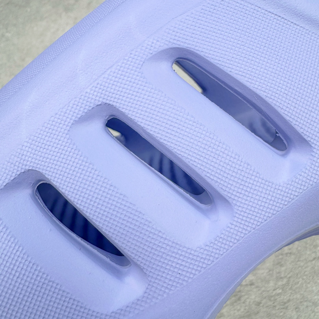 图片[12]-＃Lw纯原 AD adiFOM Ilinfnity Mule 003 穆勒风慵懒惬意防磨包头拖鞋 紫色 IH0356 重金购入原鞋及原档案磨具生产指令开发 鞋头部位凹凸有致 横向大面积波浪纹理 Logo 凹凸明显 轮廓分明 描漆定位精准 公整无偏差不溢出 LOGO内侧钢印清晰工整 原厂磨具全鞋无多余毛边 同源公司EVA粒子环保塑料 原厂指令配方 无任何异味 弹性卡色均保持原鞋一致 匠心打造 鞋口弧度大小 鞋面色泽质感同步原鞋 LOGO内侧钢印清晰工整 中底部分带原厂钢印编号 原厂Ortholite欧斯莱鞋垫 区别掉渣海玻璃鞋垫 吸汗防臭的效果无法相提并论 原厂定制原标 同比ZP 符合人体设计 独家开发至48码 尺码：35 36 37 38 39 40 41 42 43 44 45 46 47 48-选品中心